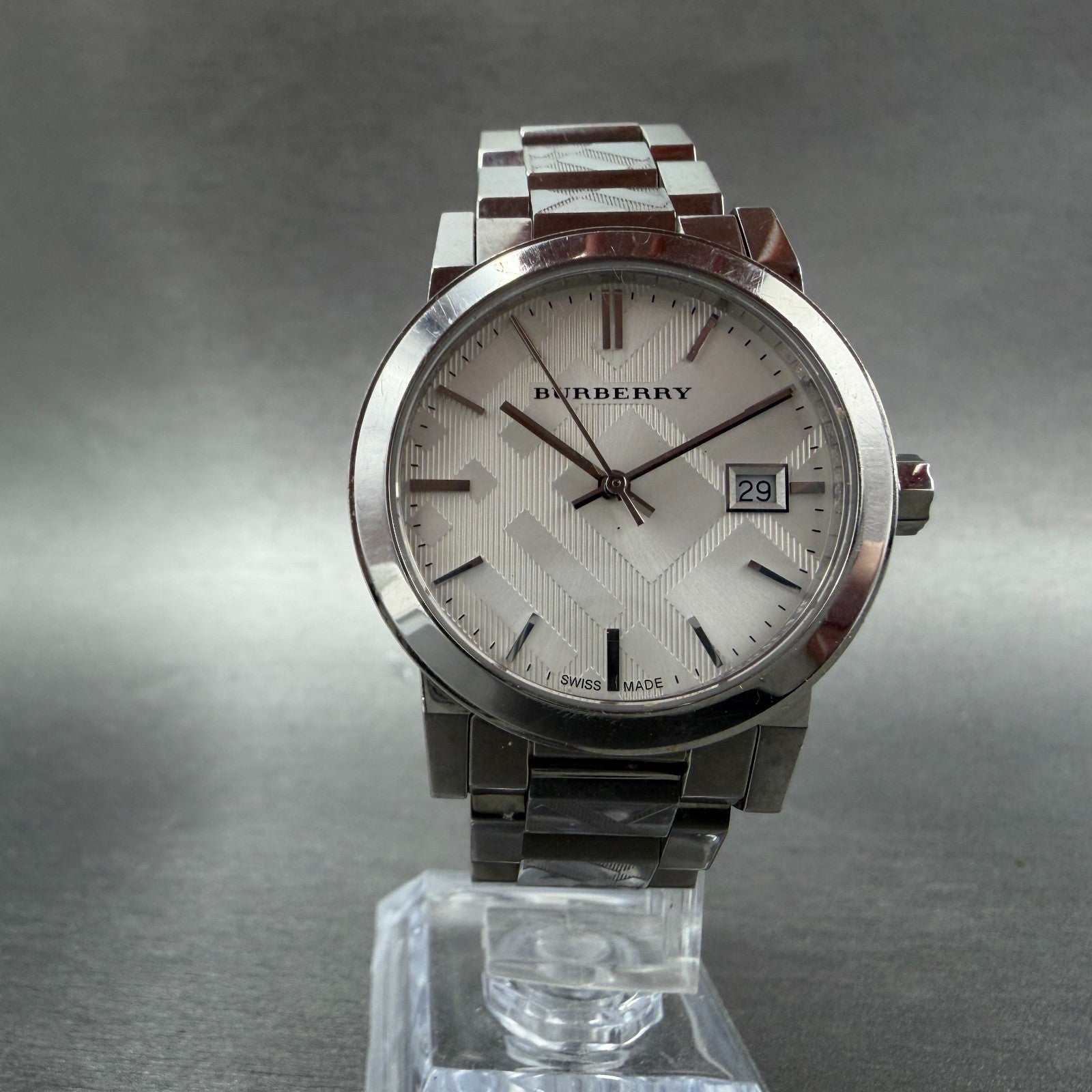Burberry Watch Women 35mm Silver Dial Silver Tone Date Round BU9144 New Battery5
