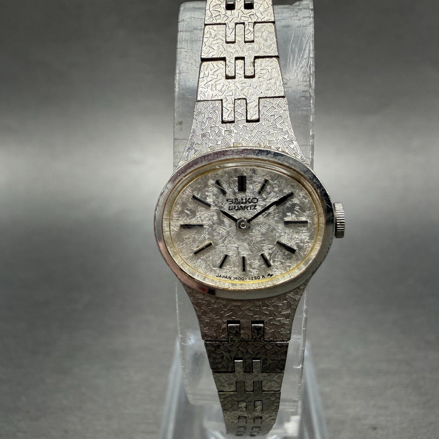 Seiko Watch Women 17mm Silver Dial Silver Tone Oval 1400-7389 New Battery VTG G90