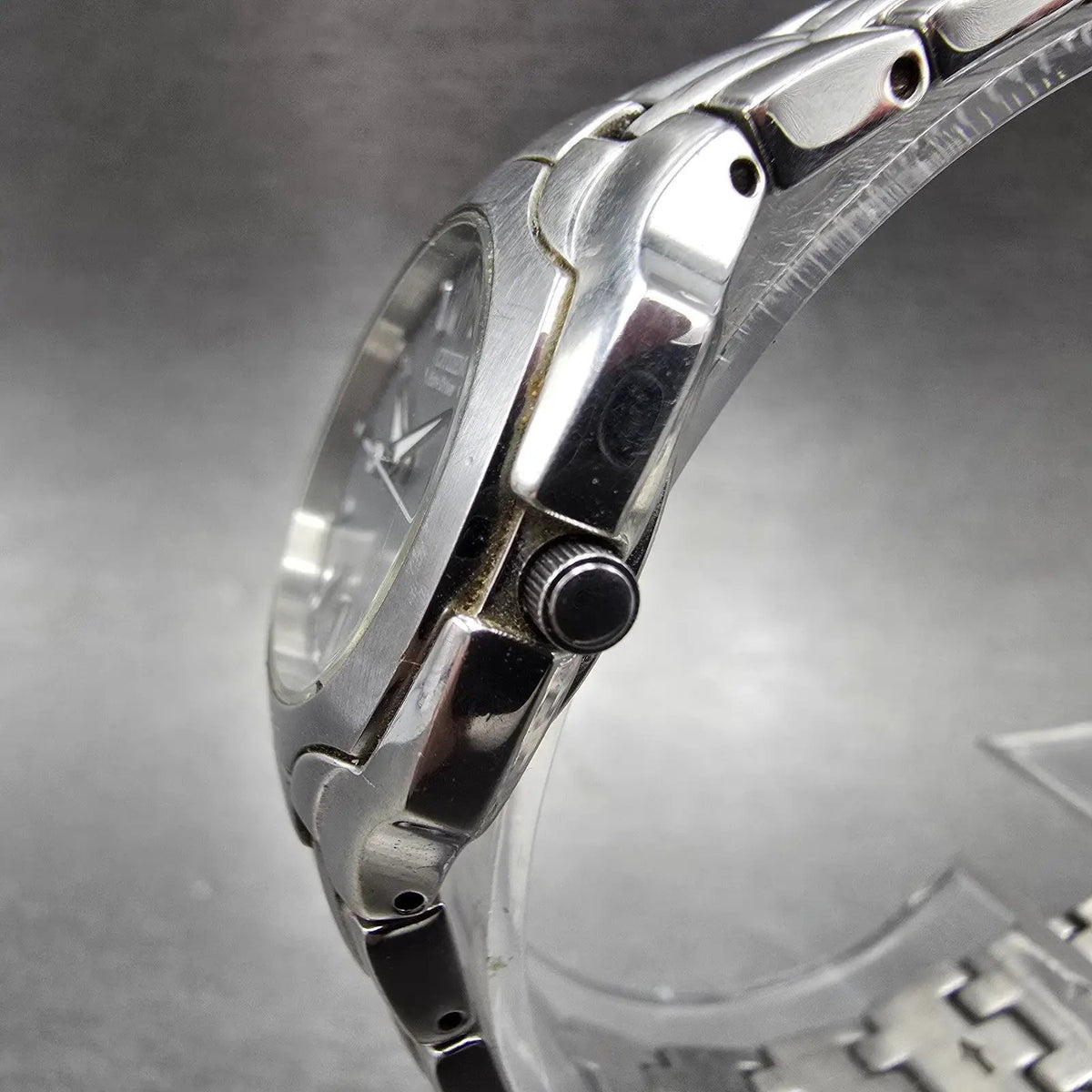 Citizen Eco-Drive Watch Women 25mm Gray Dial Silver Date E011-S049601 Runs JP22