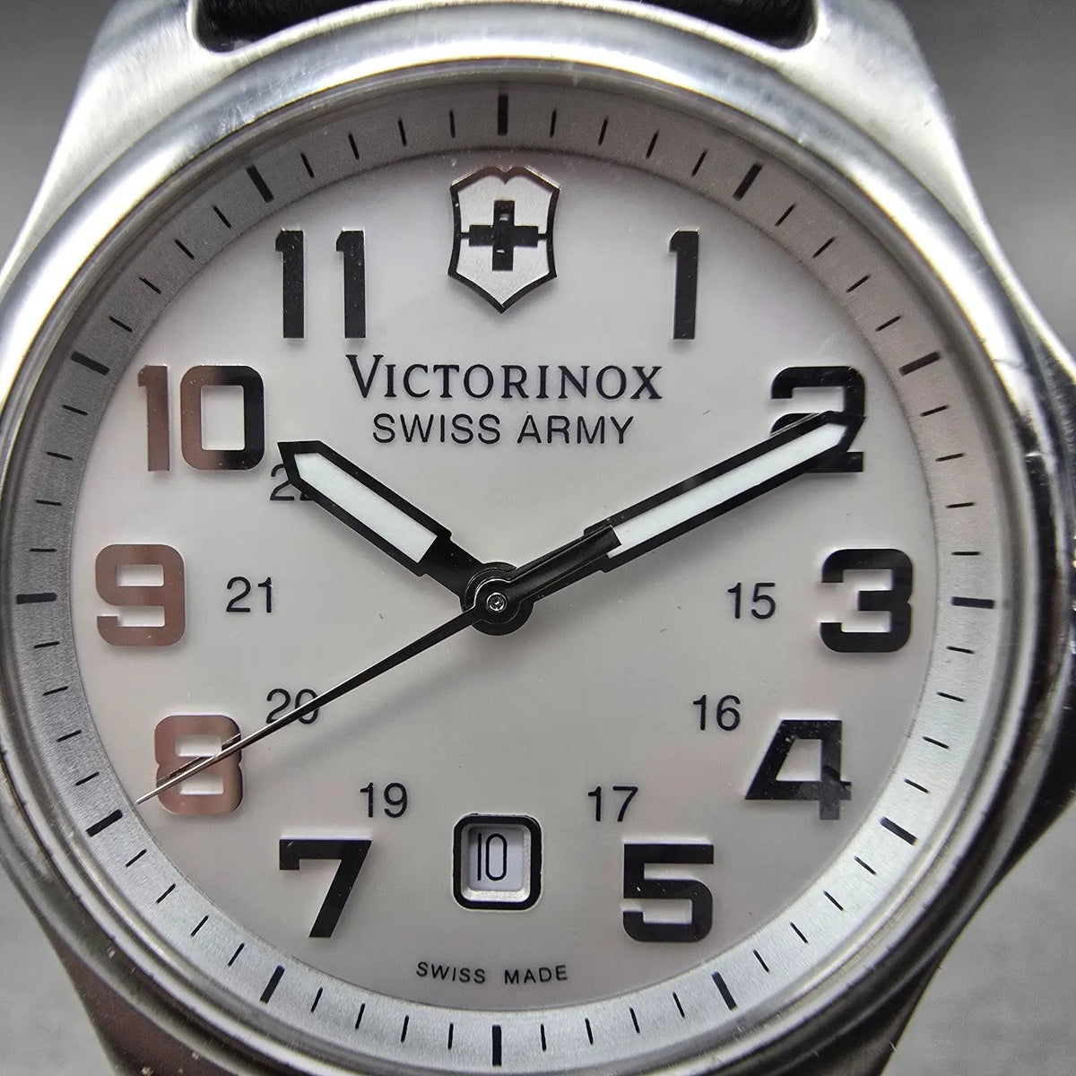 Victorinox Swiss Army Officer Watch Women 33mm MOP Dial Steel Date 241365 NewBat1