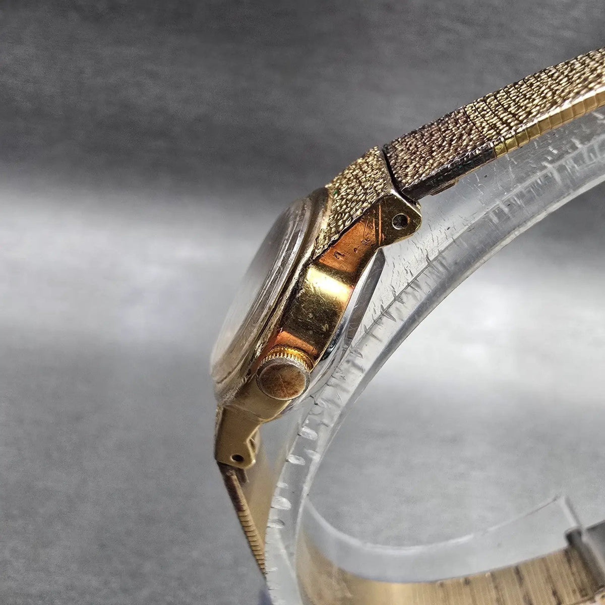 Seiko Watch Women 17mm Gold Dial Gold Tone Oval 1400-7379 New Battery Vintage JP2