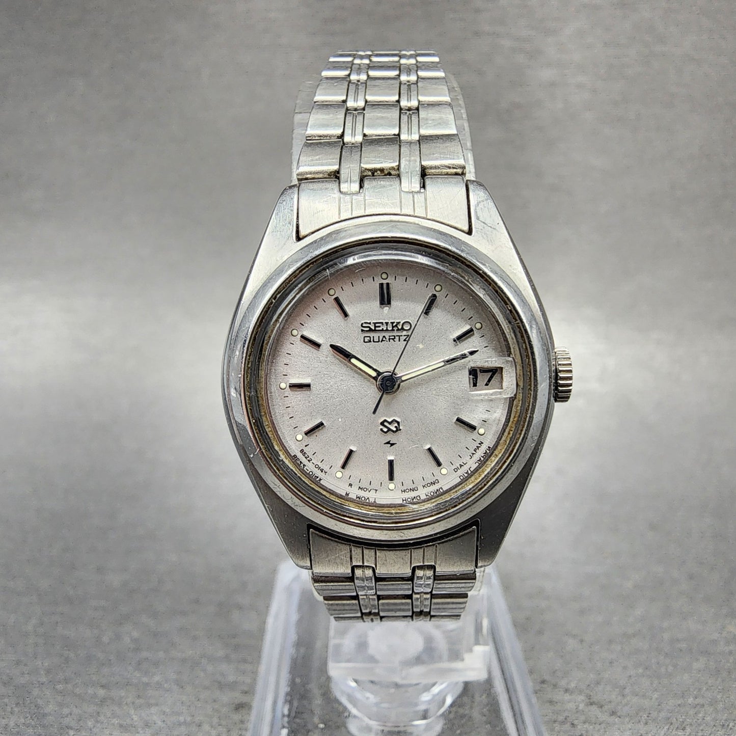 Seiko Sq Watch Women 23mm Silver Dial Silver Tone Date 85220059 New Battery0