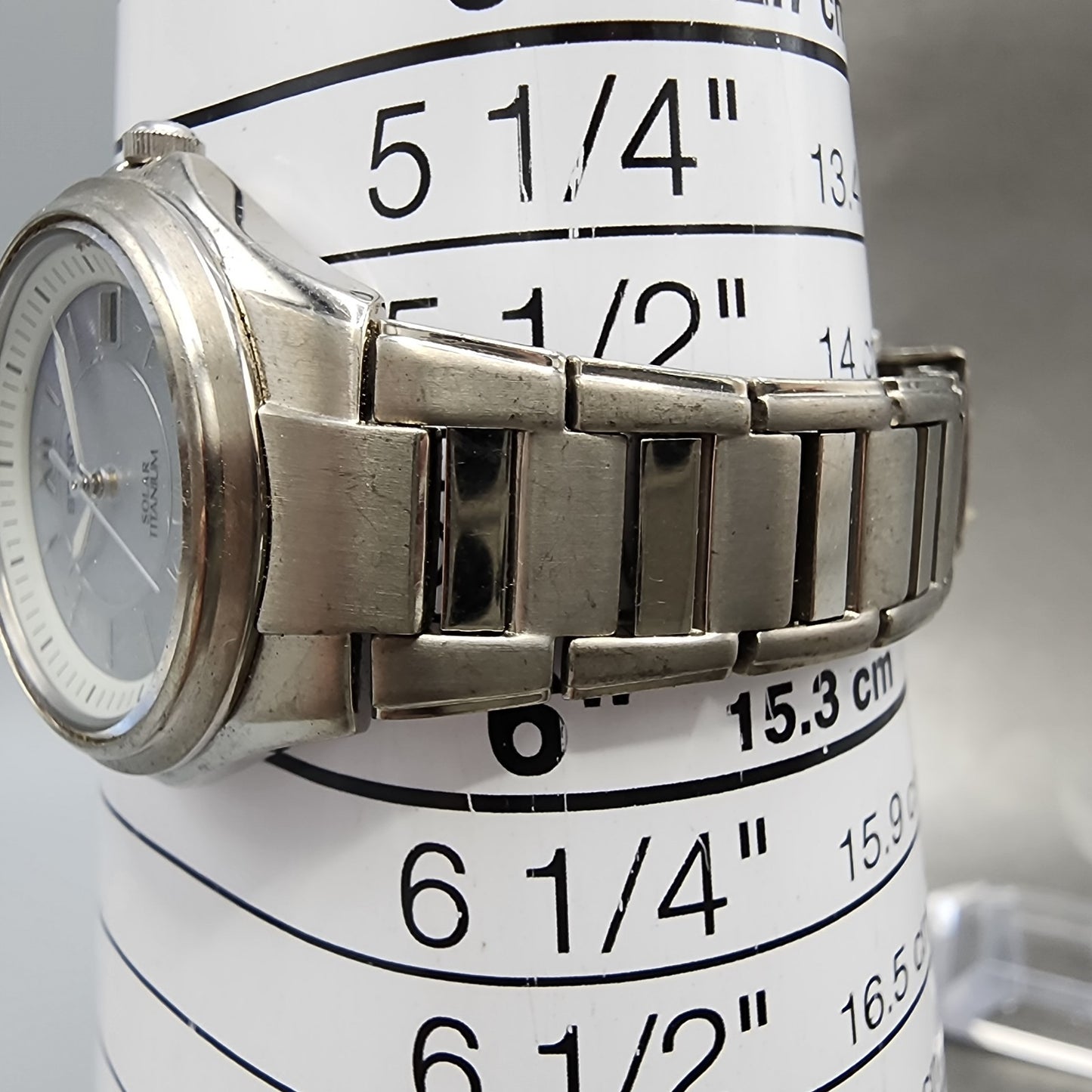 Seiko Solar Watch Women 29mm MOP Dial Titanium Date Round V1820AA0 Runs10