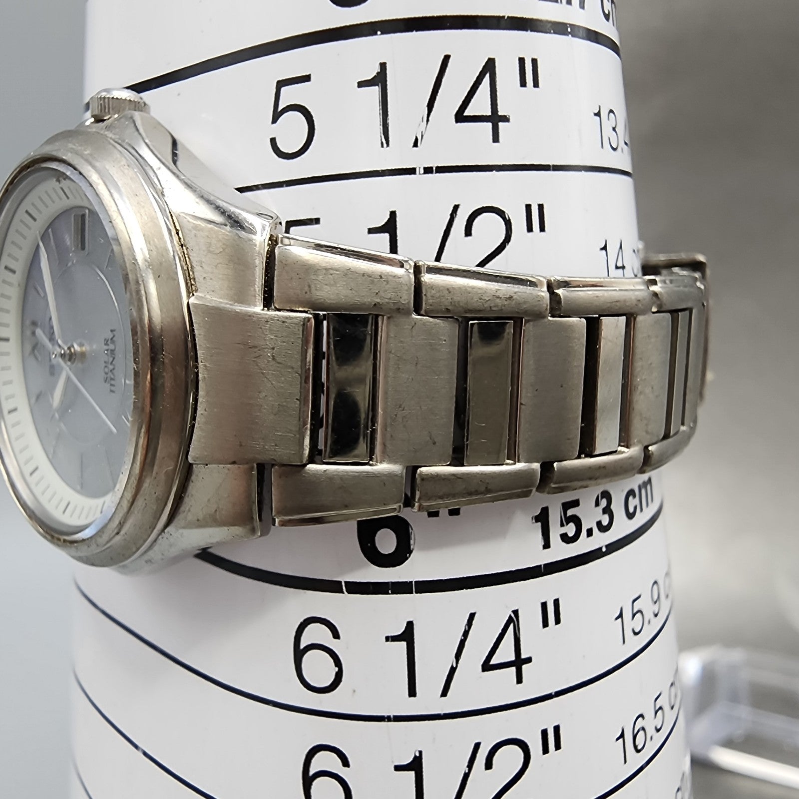 Seiko Solar Watch Women 29mm MOP Dial Titanium Date Round V1820AA0 Runs10