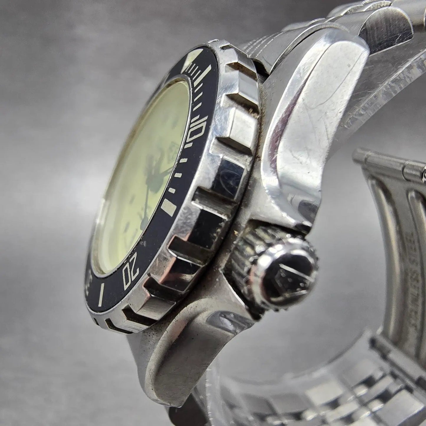 Tag Heuer Professional 1000 Watch Women 28mm Luminous Dial Steel Date New Batt2