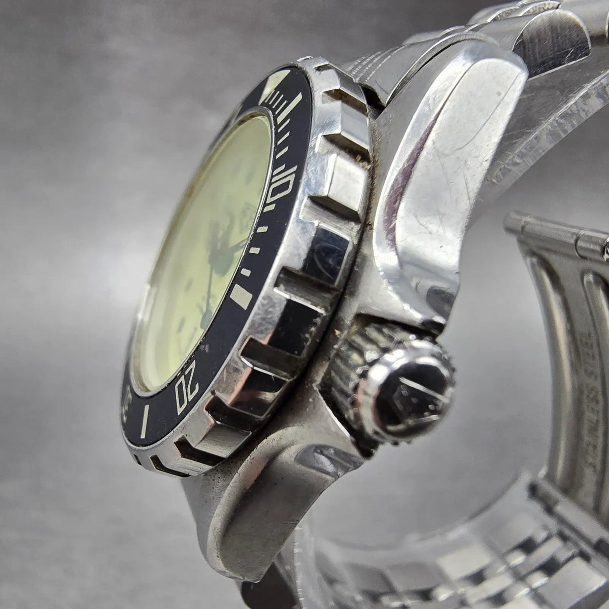 Tag Heuer Professional 1000 Watch Women 28mm Luminous Dial Steel Date New Batt2