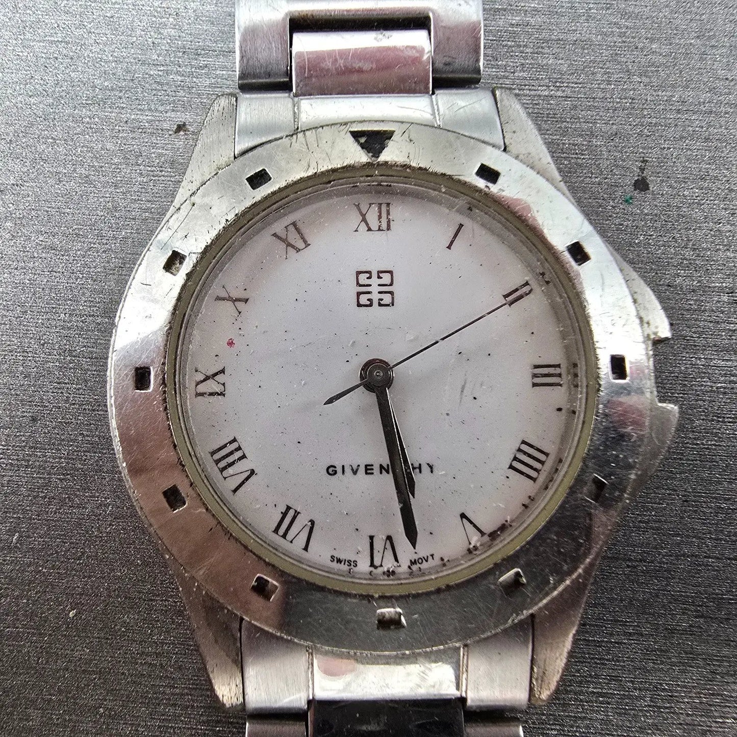 Givenchy Watch Men 35mm White Dial Silver Tone Round  Broken Bracelet PARTS2