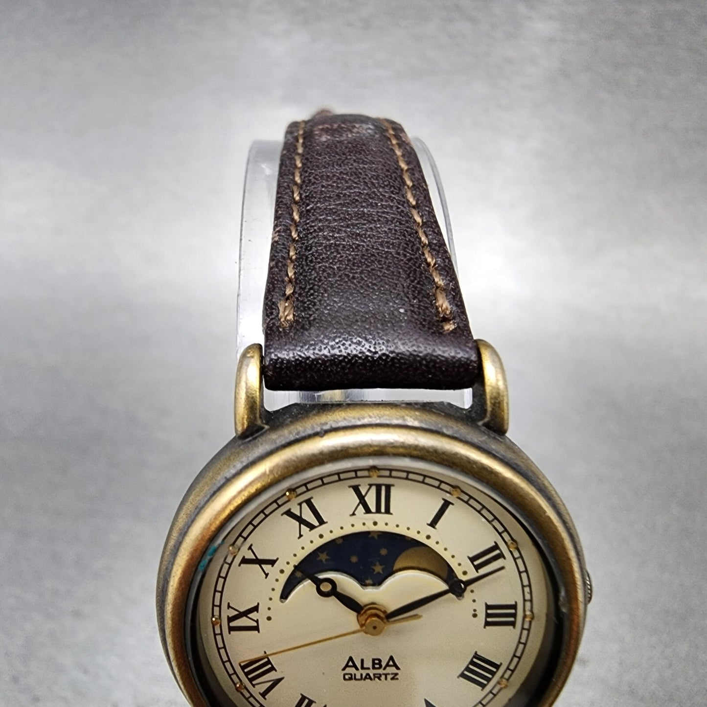 Seiko Alba Moon Phase Watch Women 20mm Champagne Dial Brass Tone Round New Batt4