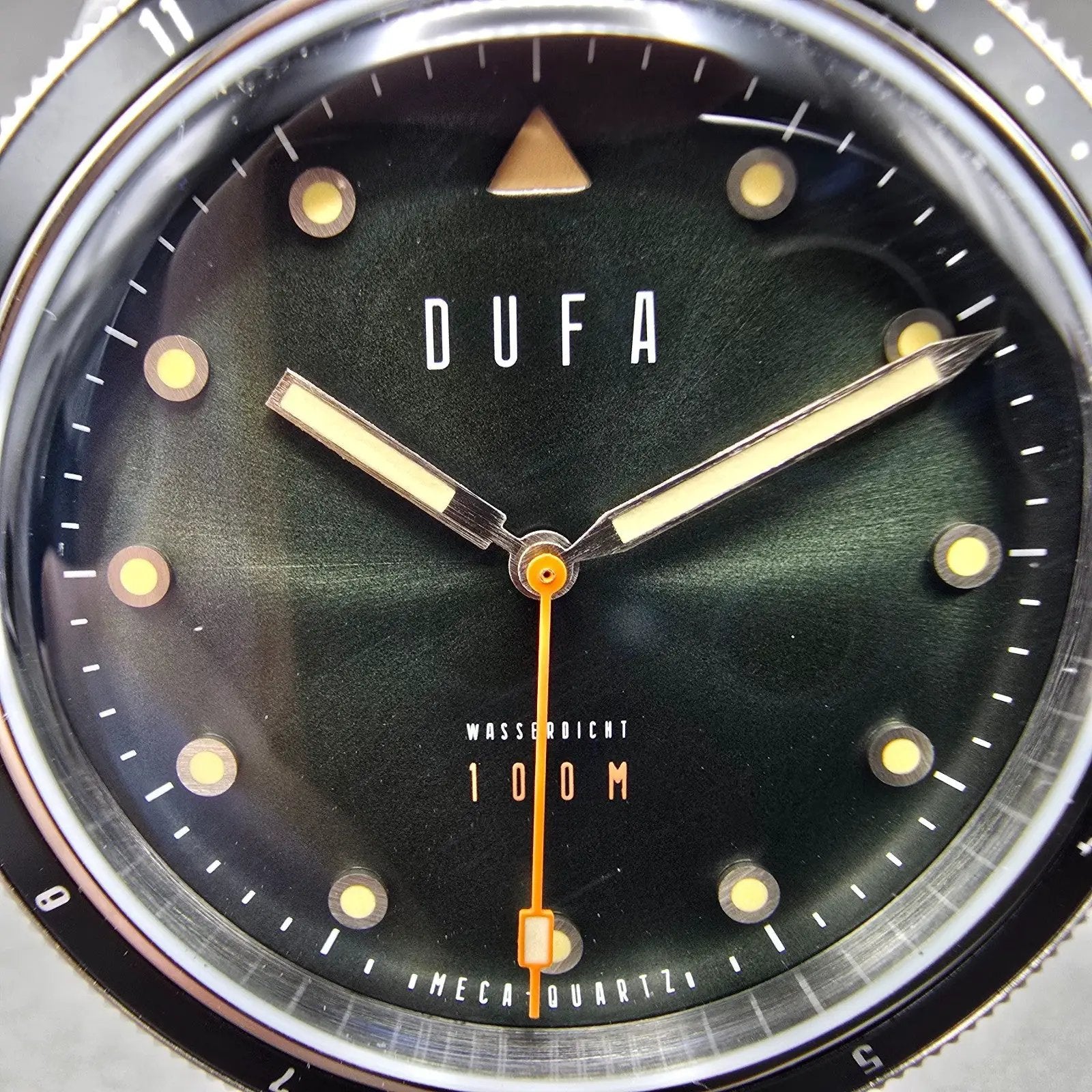 Dufa Tauchen Dive Watch Men 42mm Green Dial Steel Round Mecha Quartz New Battery1