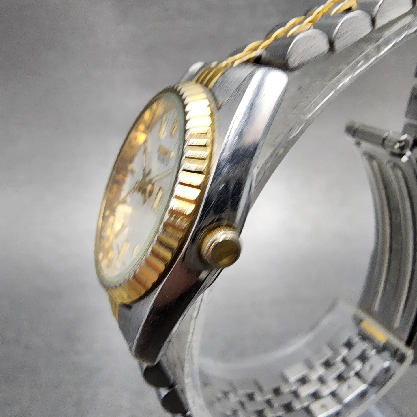 Seiko Watch Women 24mm White Dial Two Tone Daydate Round 7N830049 New Batt AB122