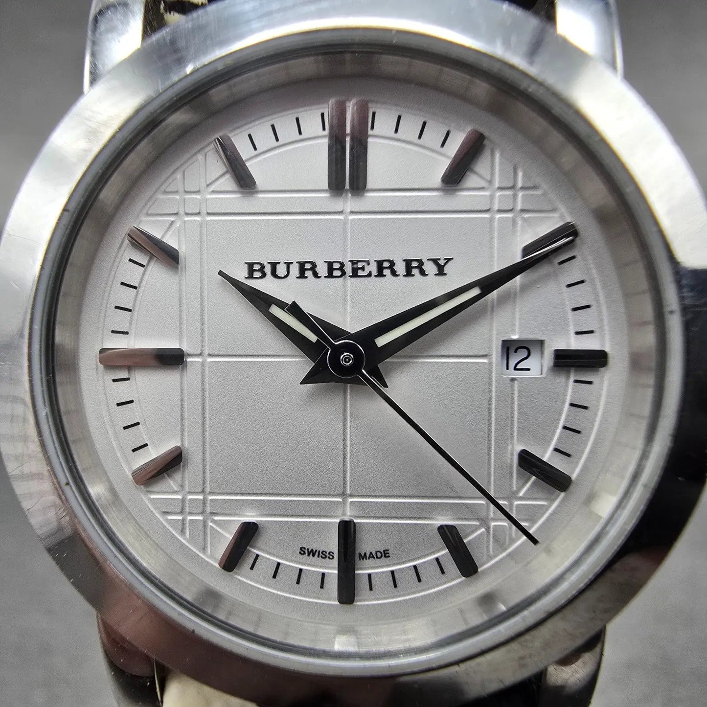 Burberry Watch Women 28mm Silver Dial Silver Tone Date Round BU1387 New Battery1