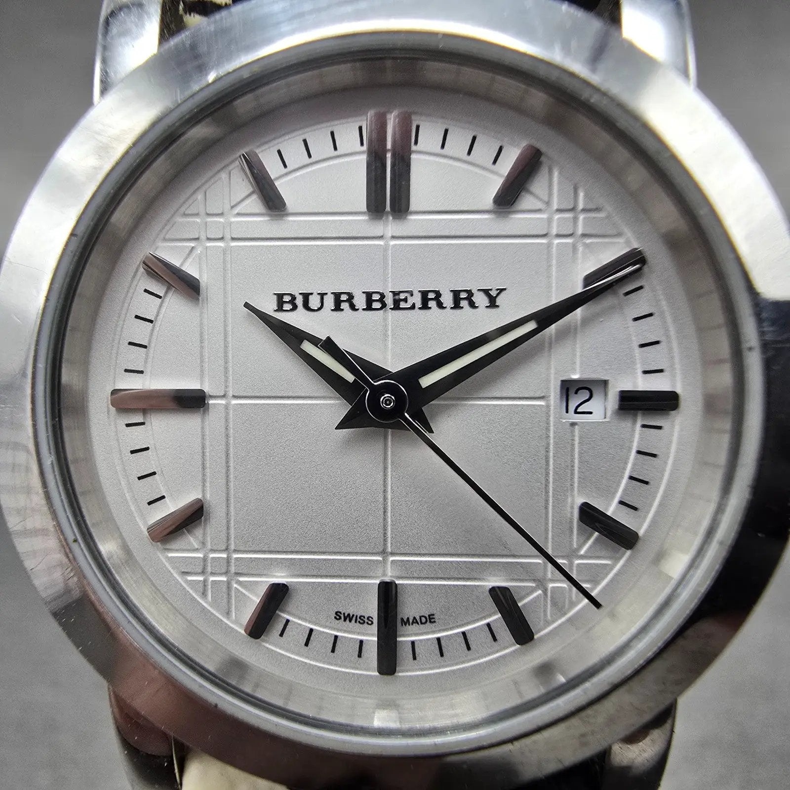 Burberry Watch Women 28mm Silver Dial Silver Tone Date Round BU1387 New Battery1