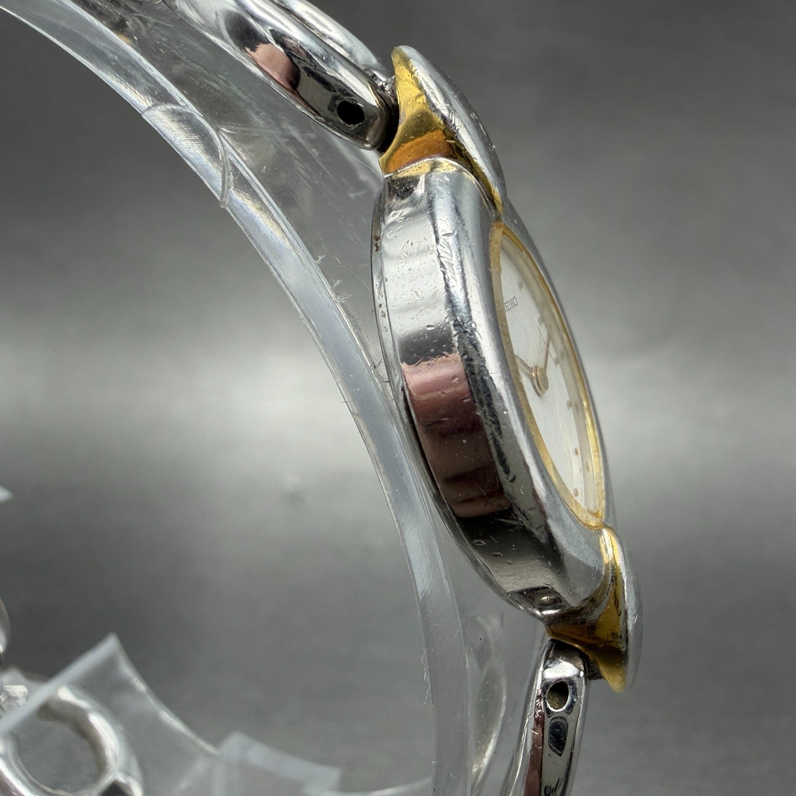 Seiko Watch Women 17mm White Dal Two Tone Oval 2E20-5450 New Battery Vintage3