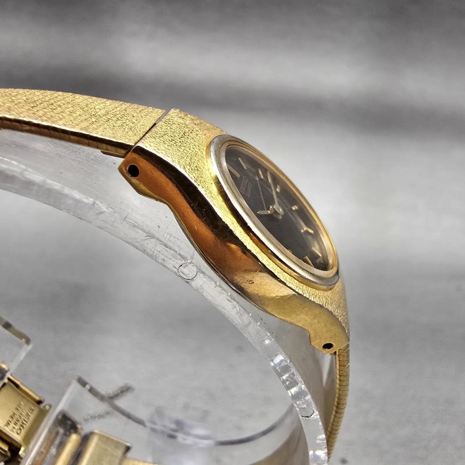 Seiko Watch Women 17mm Black Dial Gold Tone Oval 2Y00-5E29 New Battery Vintage3