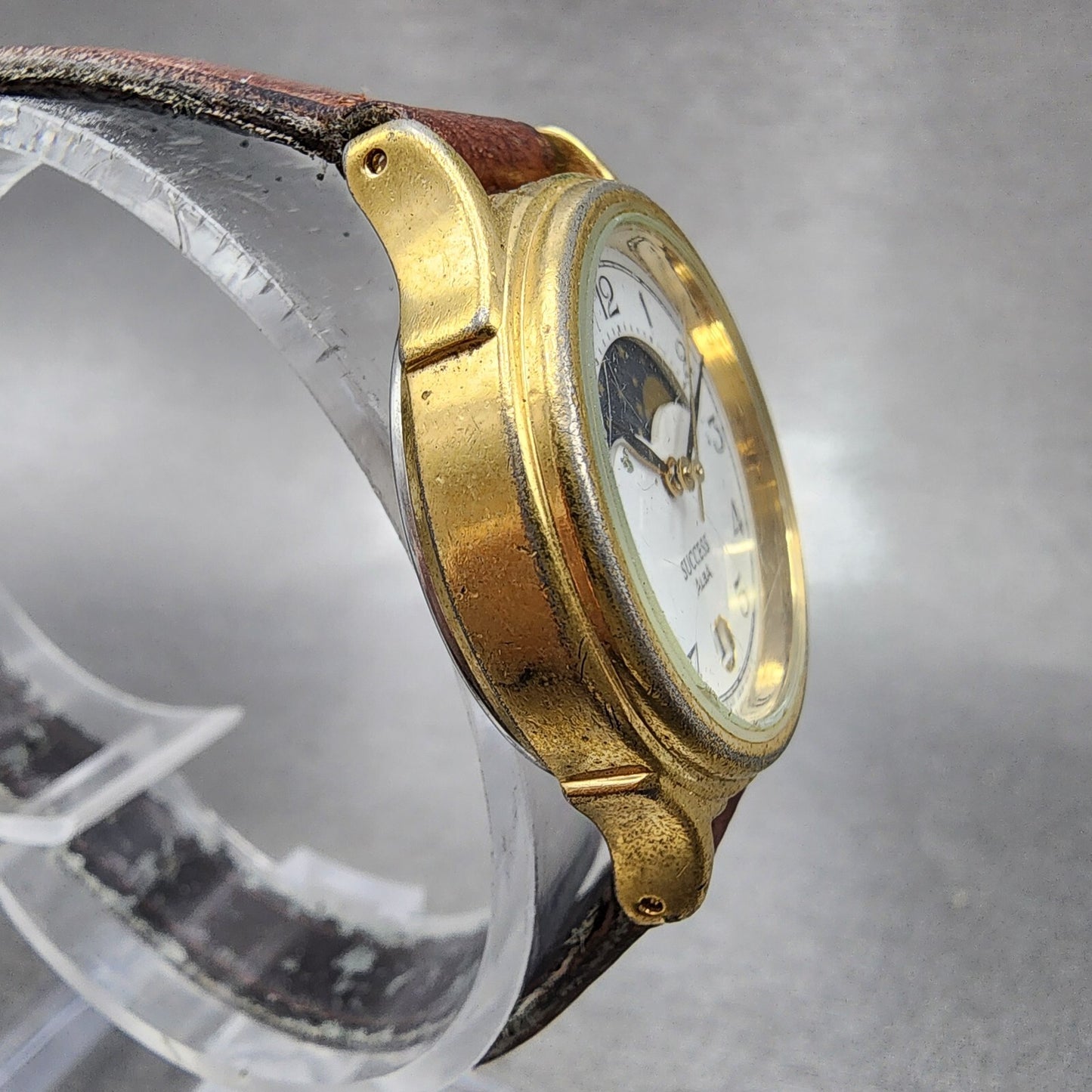 Seiko Alba Success Moon Phase Watch Women 27mm White Dial Gold Tone Date NewBat3