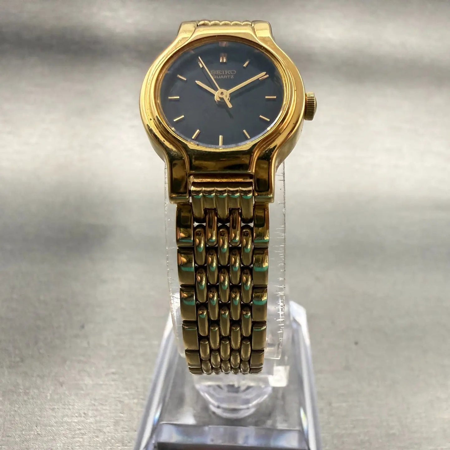 Seiko Watch Women 17mm Black Dial Gold Tone Round V401-0289 New Battery Vintage5