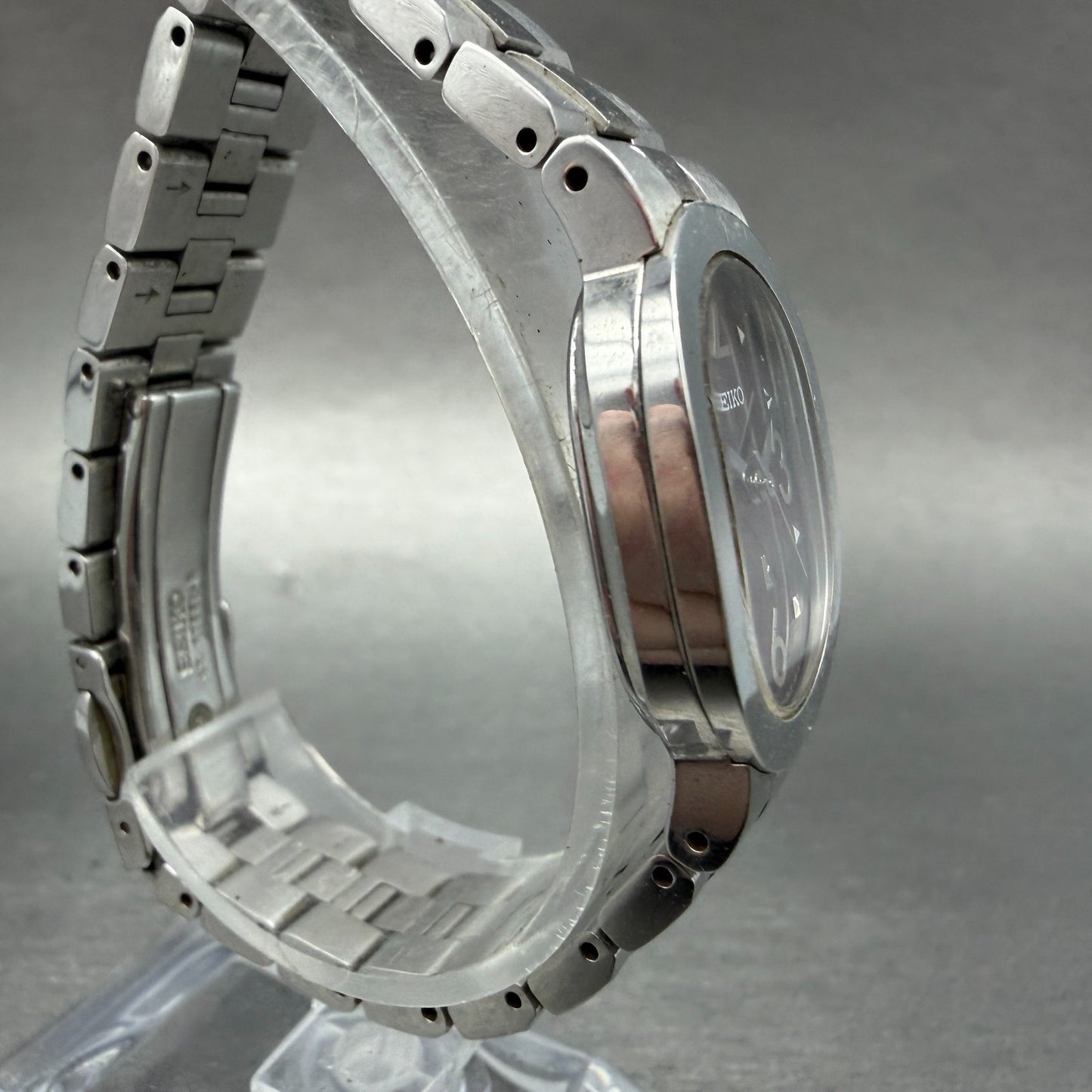 Seiko Lukia Watch Women 21mm Red Dial Silver Tone Oval 1F21-0AZ0 New Battery3