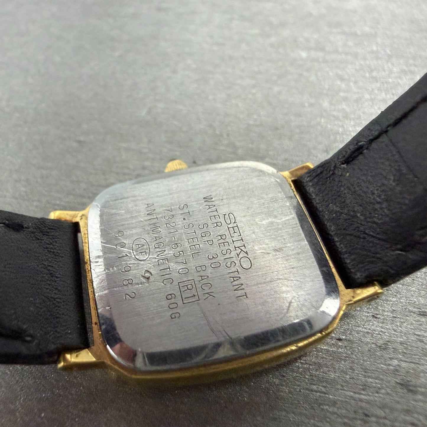 Seiko Exceline Tank Watch Women 20mm Champagne Dial Gold Tone 7321-6570 New Batt9