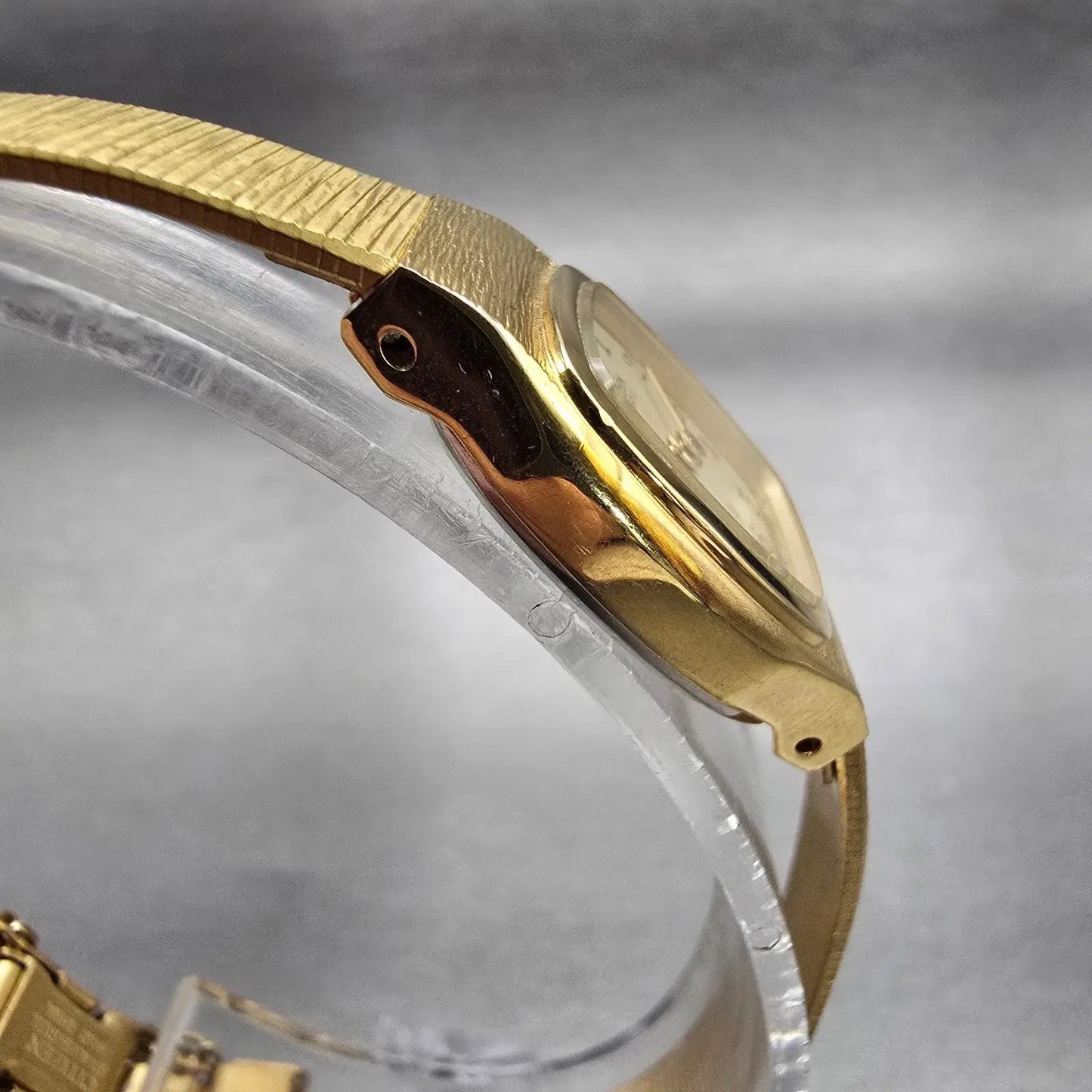 Citizen CQ Watch Women 16mm Champagne Dial Gold Tone Oval 5920-S50150 New Batt3