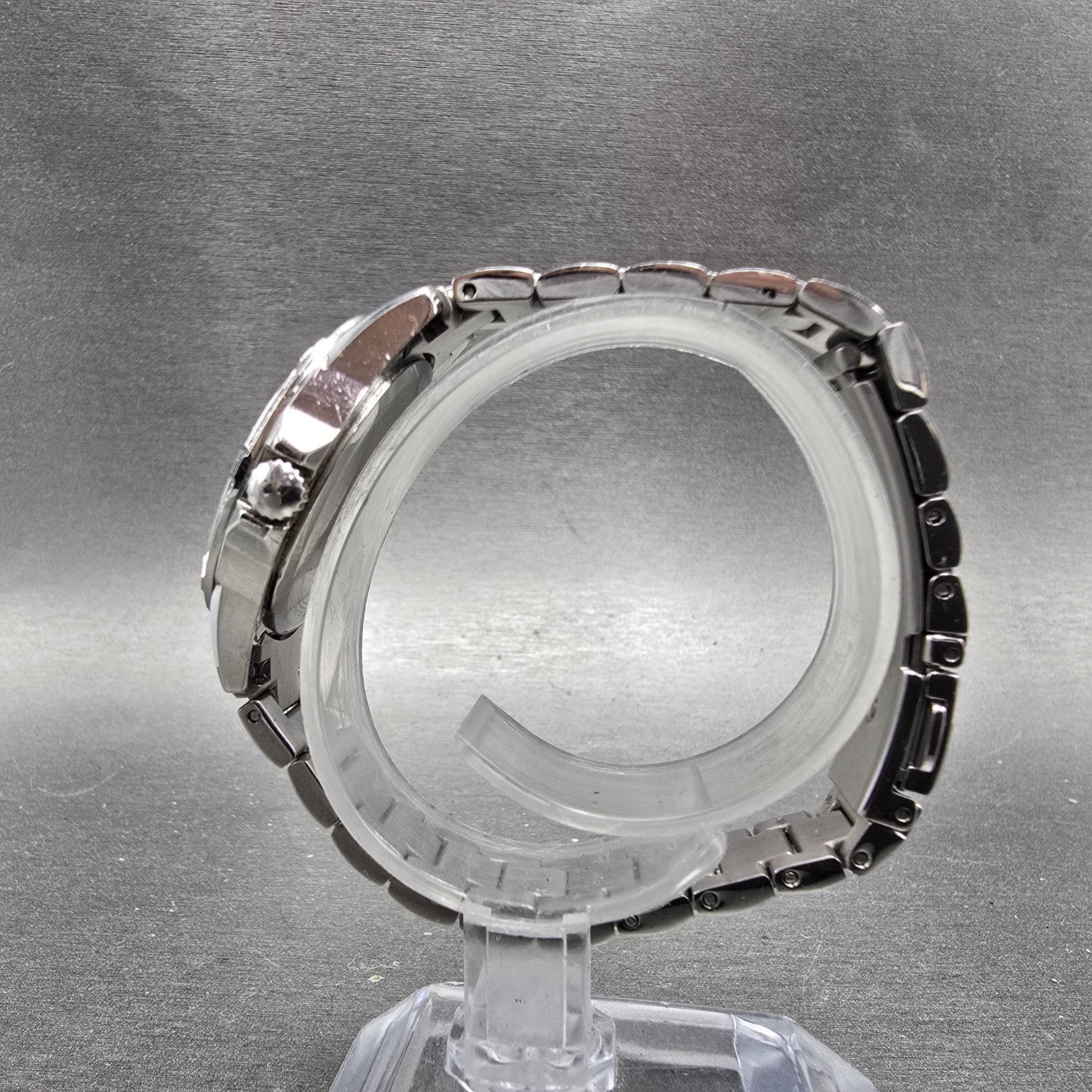 Bulova Heart Watch Women 30mm MOP Dial Silver Tone Round 96L237 New Battery6