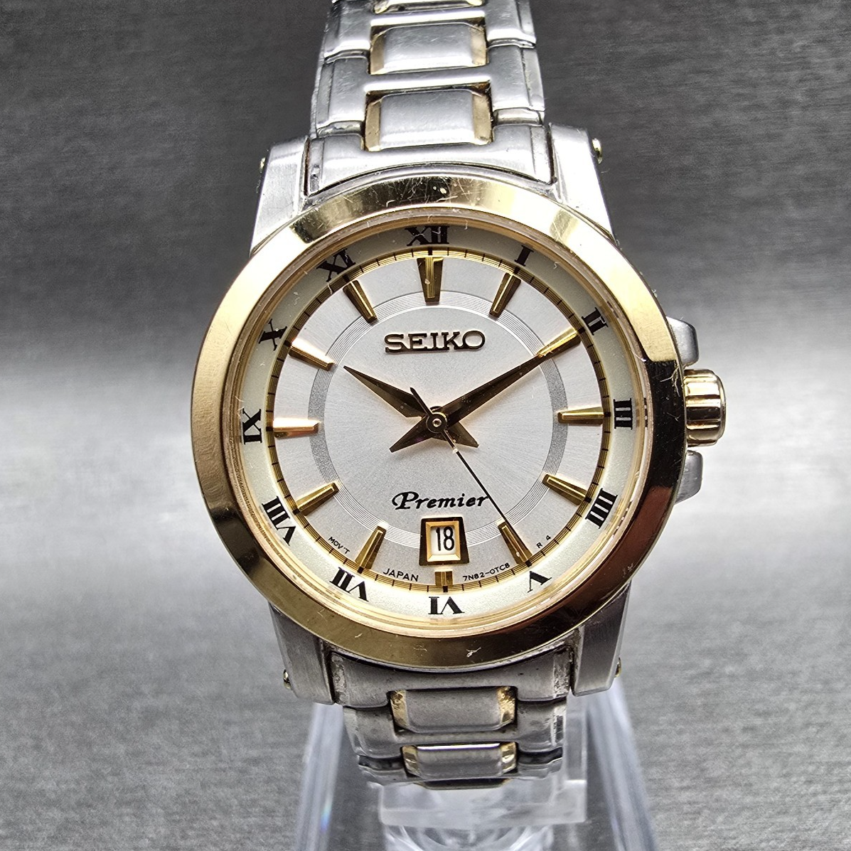 Seiko Premier Watch Women 28mm Silver Dial Two Tone Date Round 7N82-0HP0 New Bat0