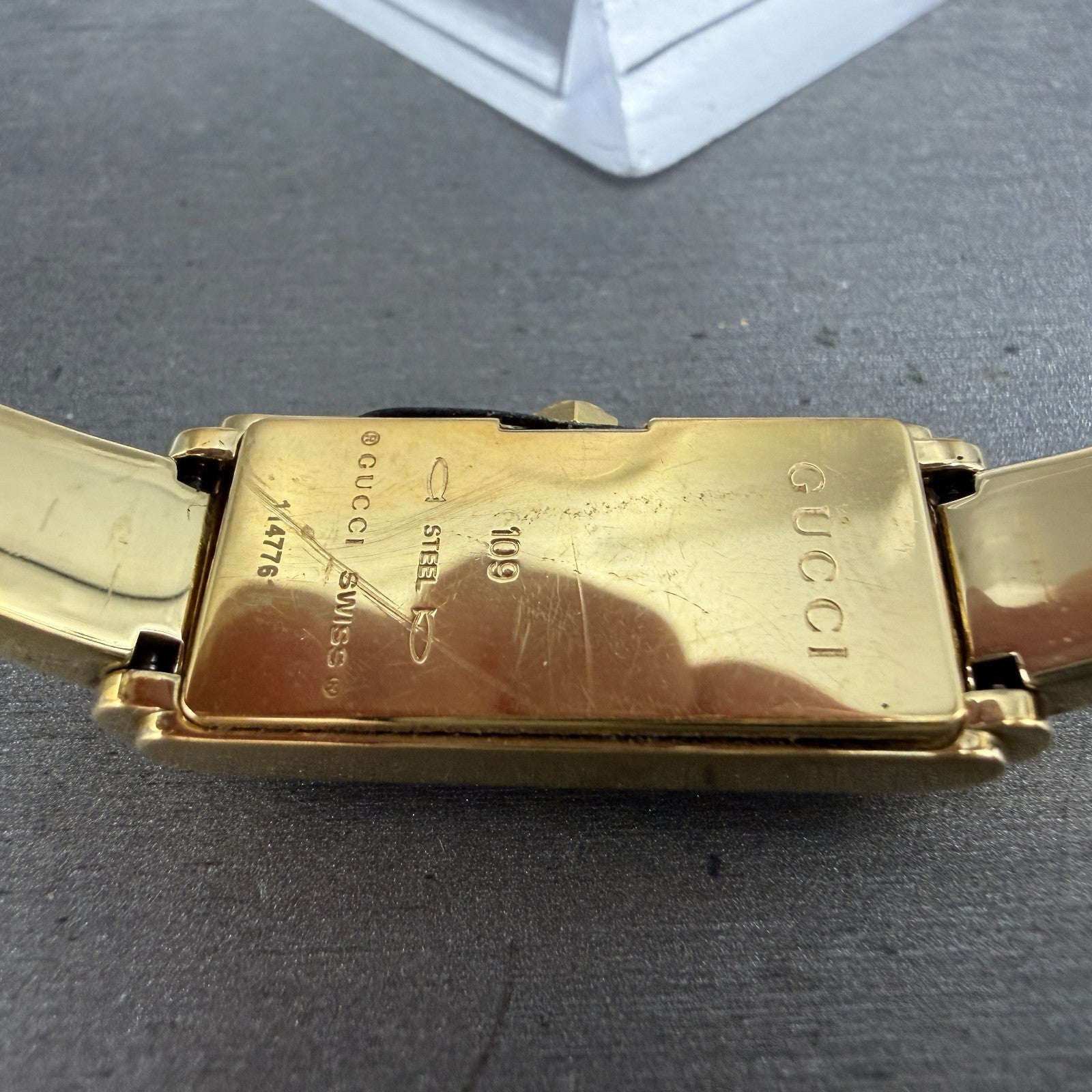 Gucci Tank Watch Women 14mm Black Dial Gold Tone Rectangle 109 New Battery9