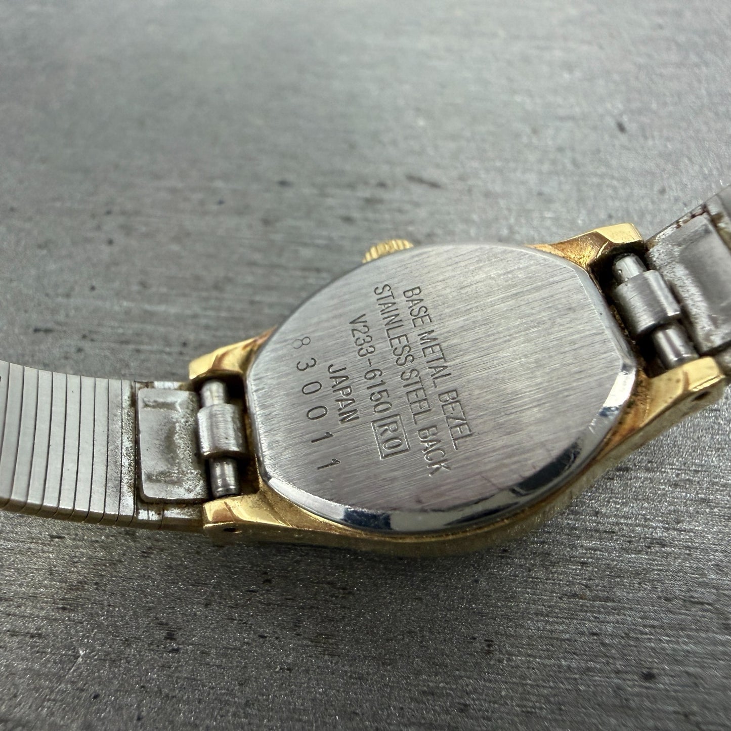 Seiko Alba Watch Women 16mm Silver Dial Gold Tone Oval V233-6150 New Battery9