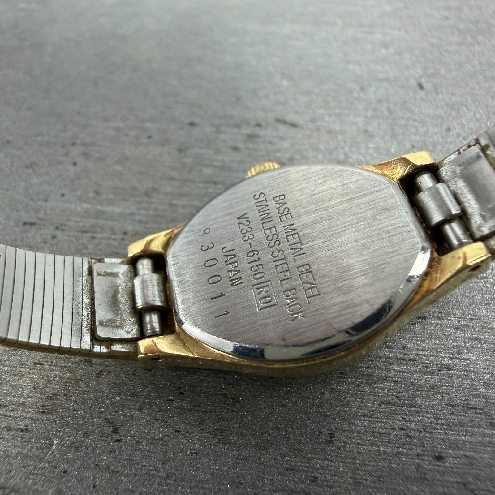 Seiko Alba Watch Women 16mm Silver Dial Gold Tone Oval V233-6150 New Battery9