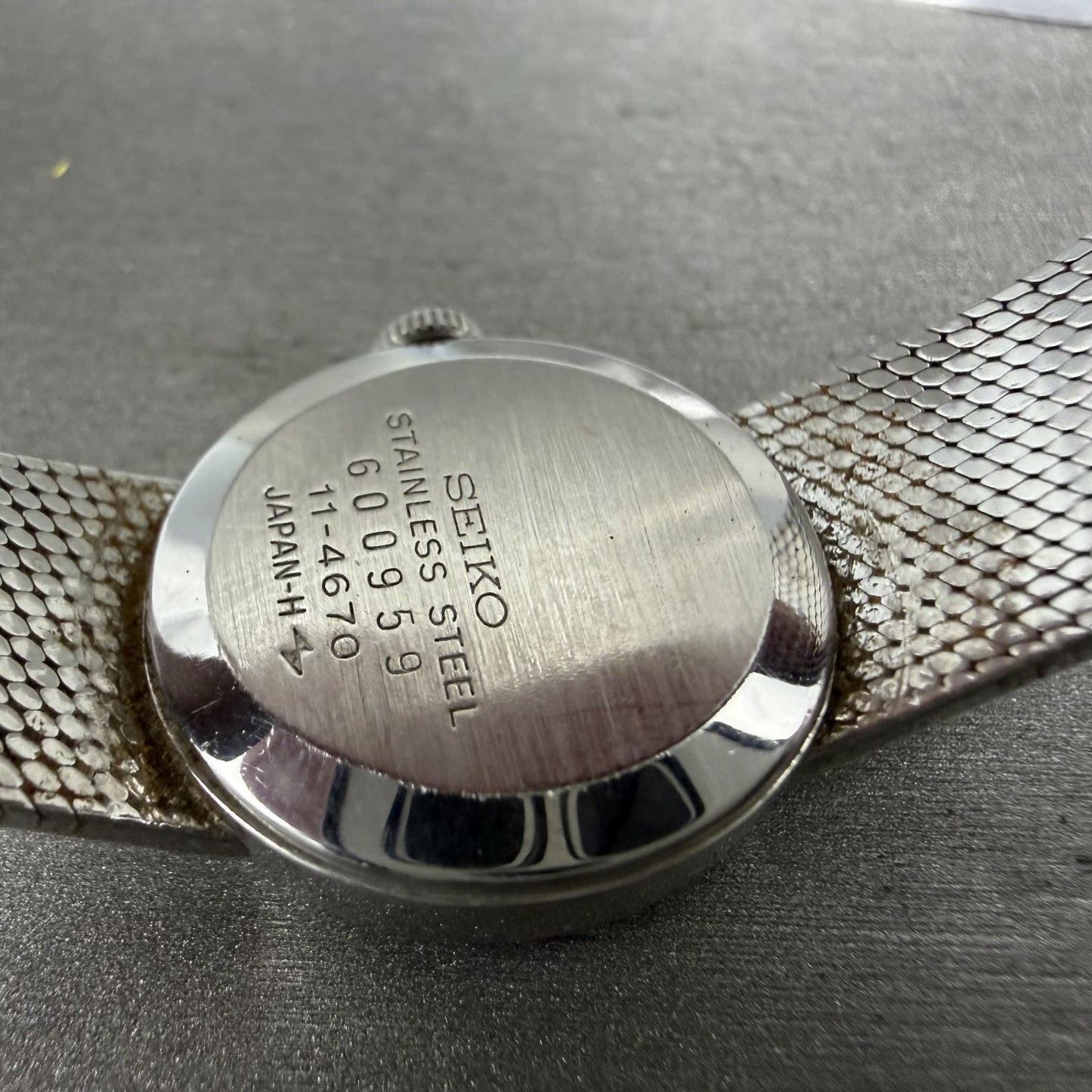 Seiko Watch Women 21mm Silver Dial Silver Tone Round Manual 11-4670 Runs9