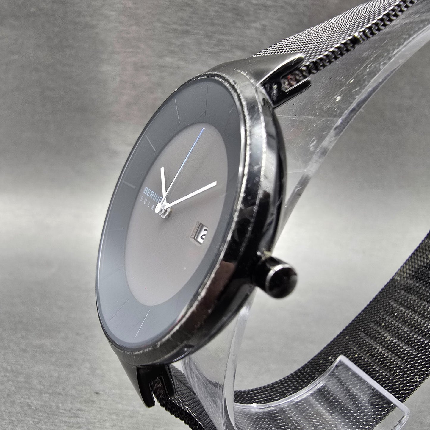 Bering Solar Watch Men 39mm Gray Dial Black Date Round Mesh 14639-122 Works2