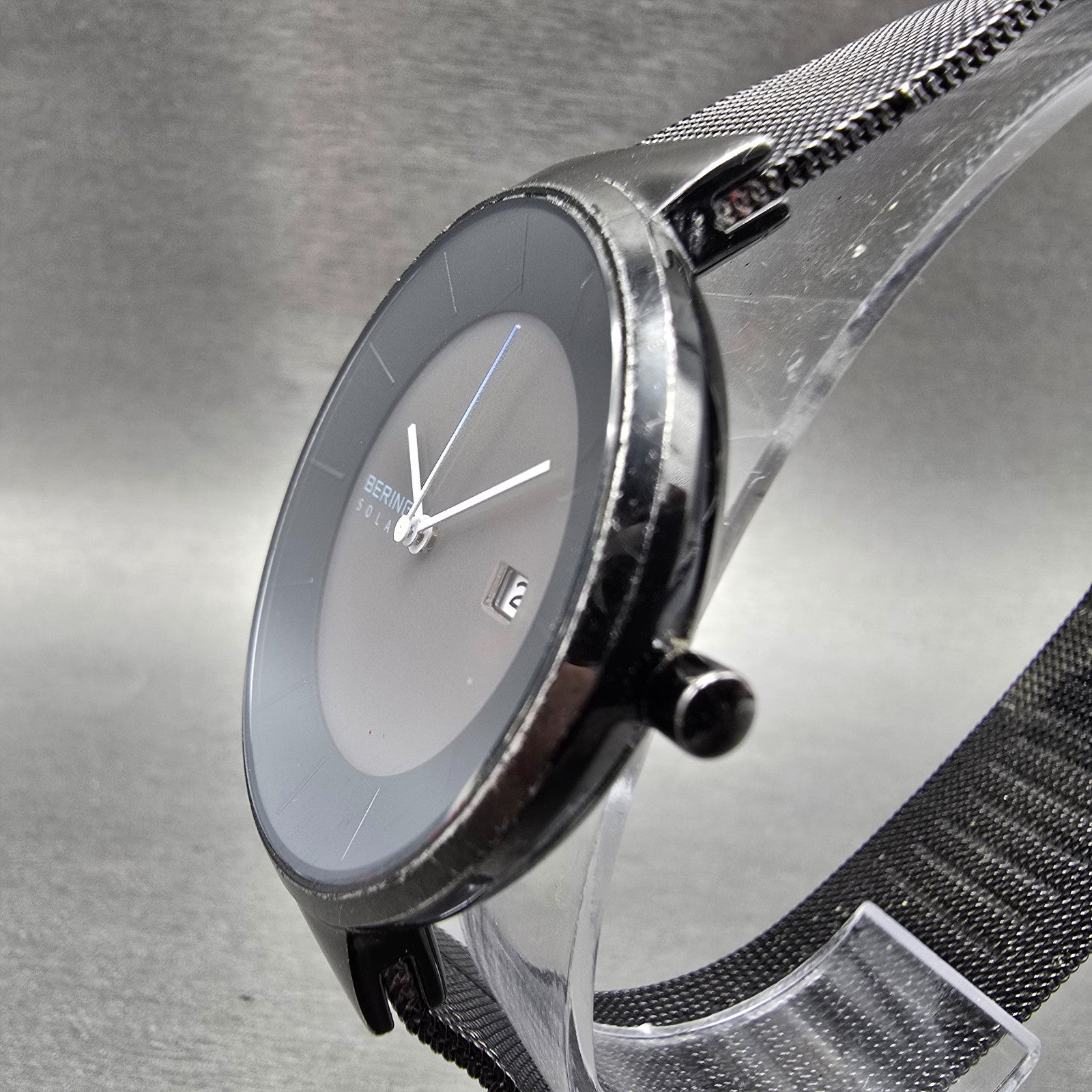 Bering Solar Watch Men 39mm Gray Dial Black Date Round Mesh 14639-122 Works2