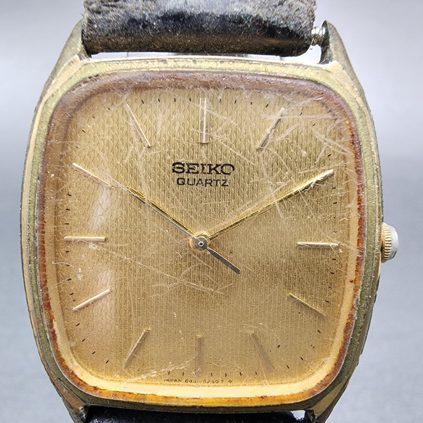 Seiko Tank Watch Men 30mm Gold Dial Gold Tone Rectangle 6431-5140 New battery