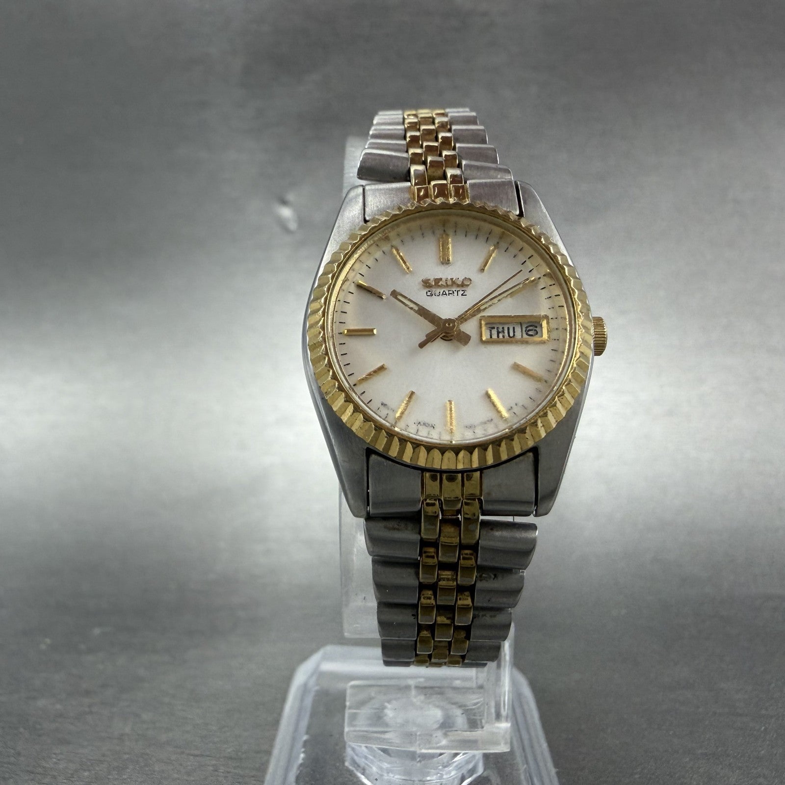 Seiko Watch Women 25mm White Dial Two Tone Daydate Round 7n83-0041 New Batt N6R5