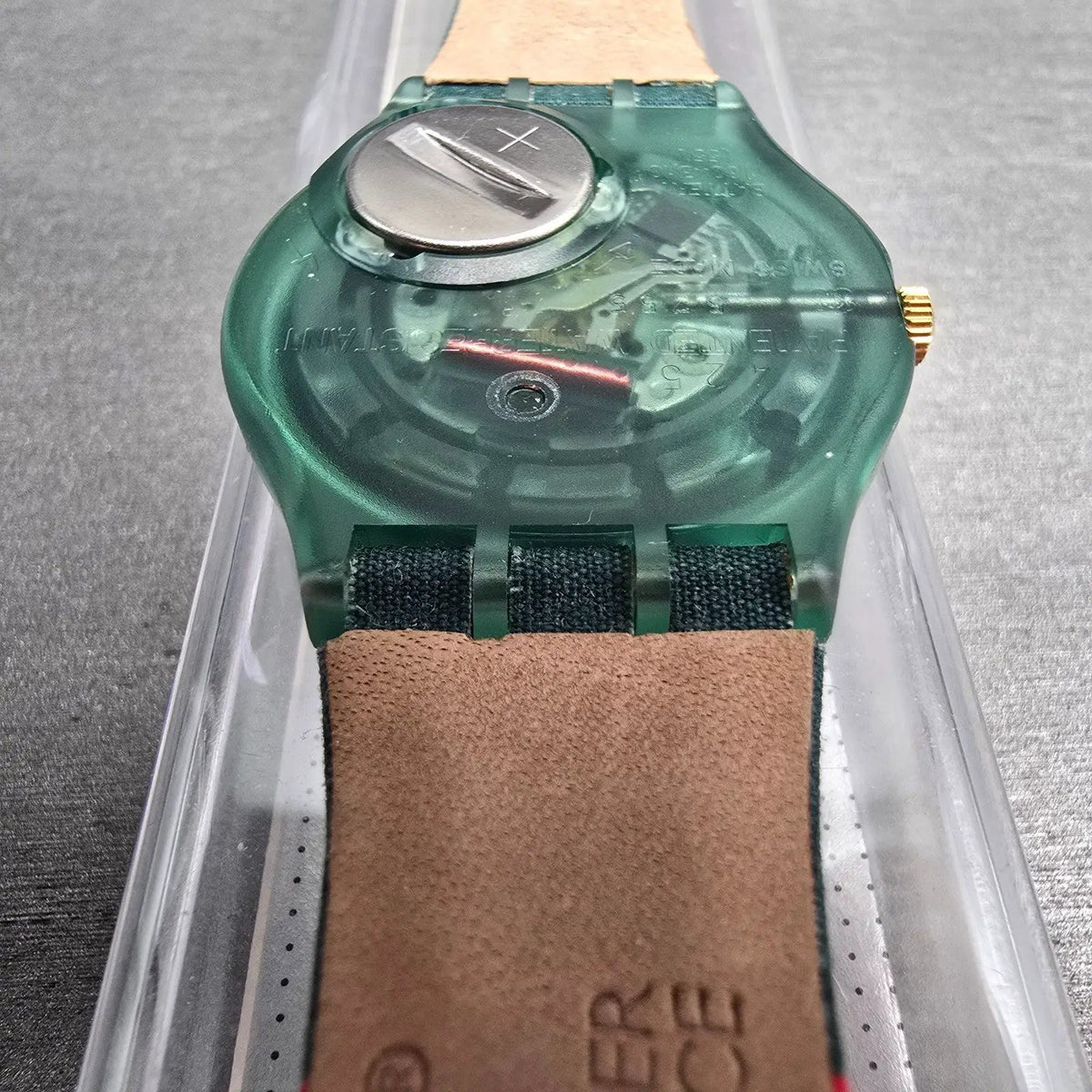 Swatch Poncho Watch Men 34mm Cream Dial Green Case GM122 New Battery NOS14