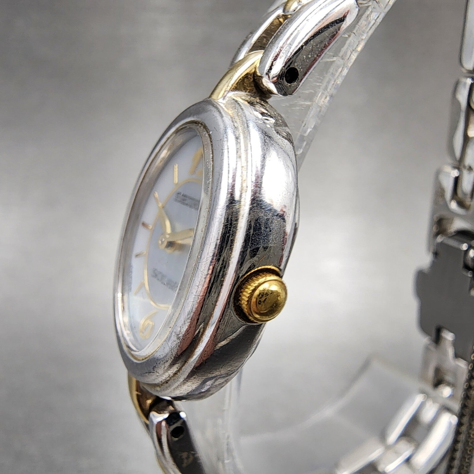 Seiko Solar Watch Women 18mm MOP Dial Two Tone Oval V1105a20 Runs2