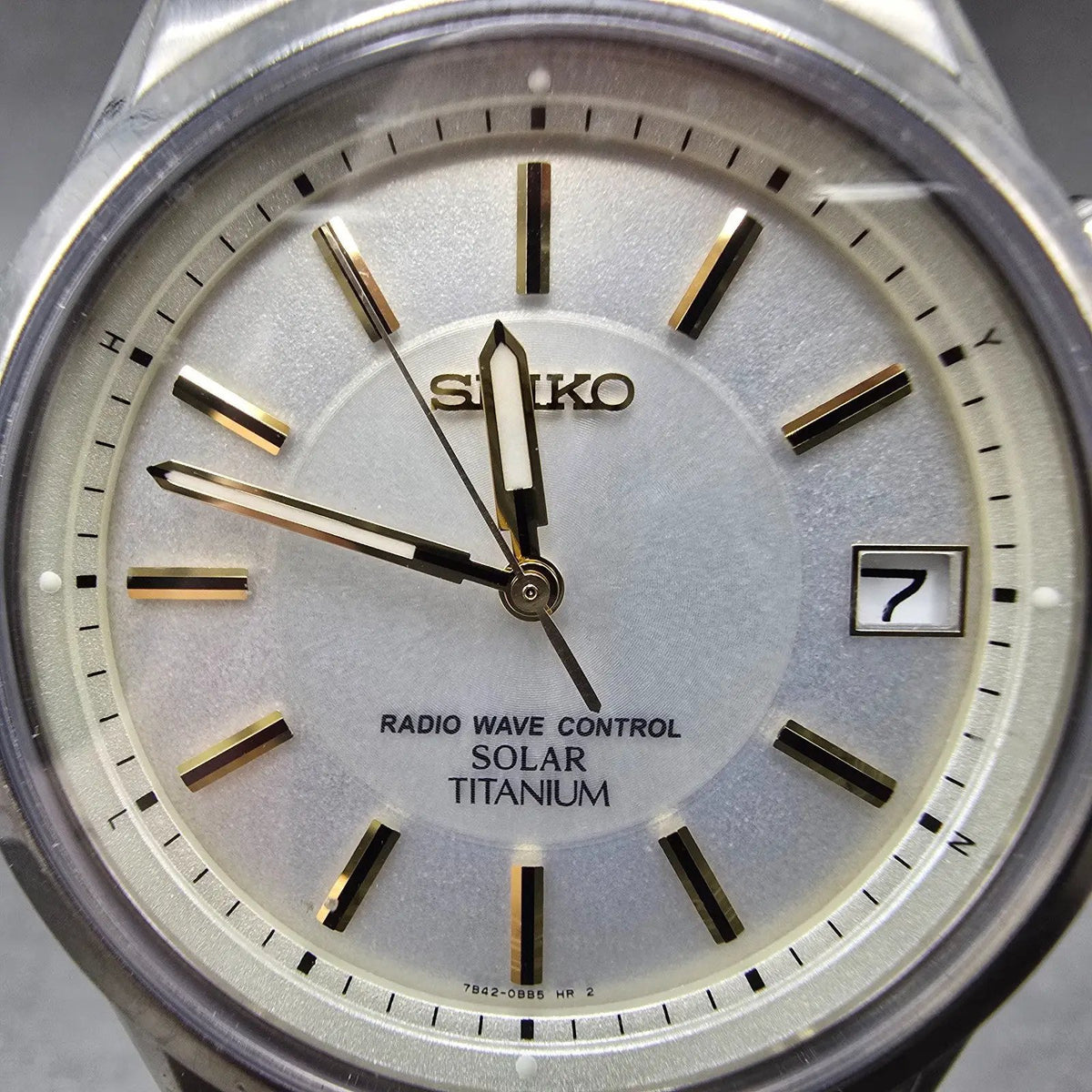 Seiko Atomic Solar Watch Men 39mm White Dial Titanium Date 7B42-0AN0 PARTS GYVJ2