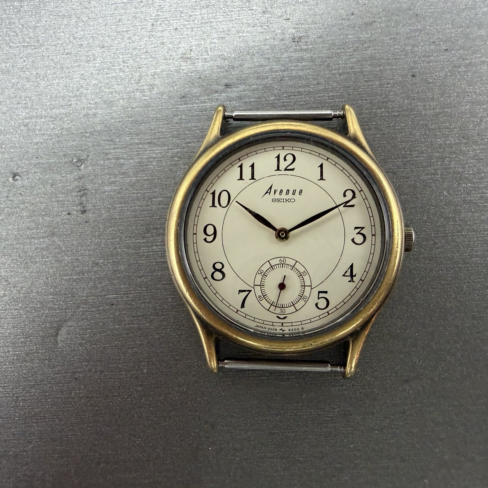 Seiko Avenue Watch Men 31mm White Dial Gold Tone Small Seconds 2G28-6130 PARTS0
