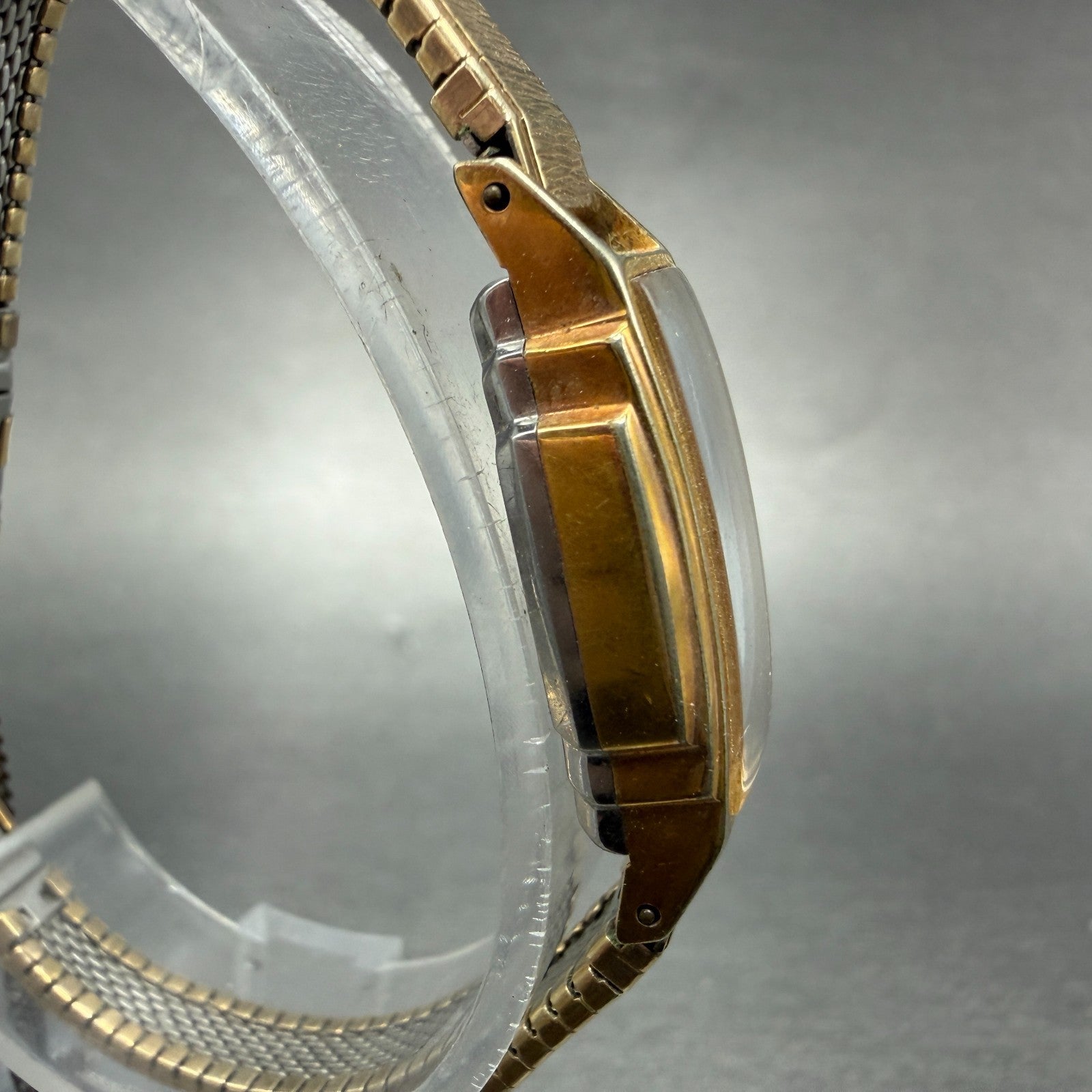 Seiko Solar Tank Watch Women 15mm White Dial Gold Tone Rectangle 562 Manual Runs3