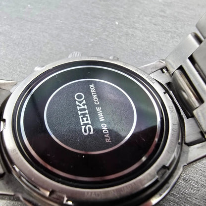 Seiko Solar World Time Watch Men 39mm Black Dial Titanium Date Atomic7B52 PARTS10
