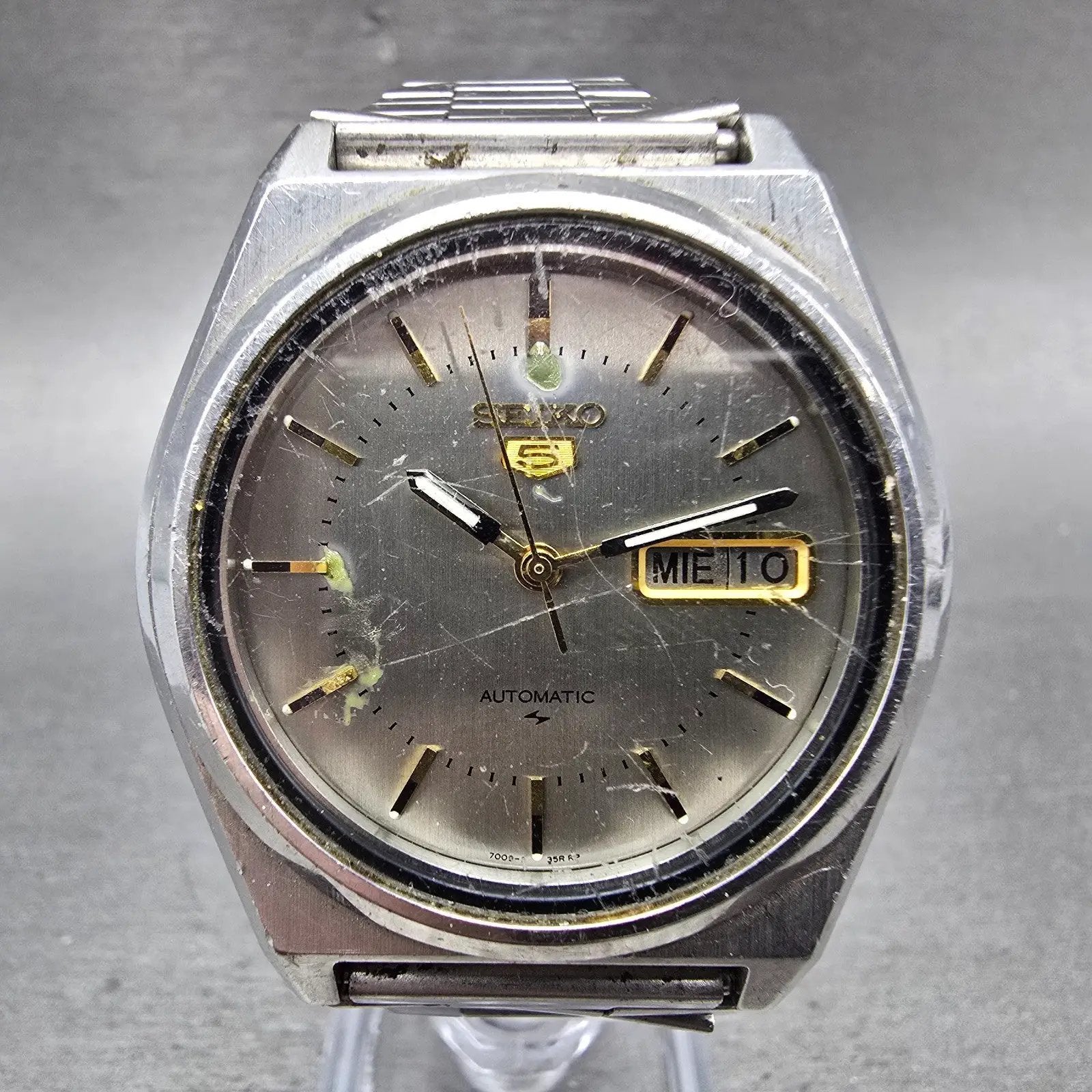 Seiko 5 Automatic Watch Men 38mm Silver Dial Silver Tone Daydate 7009-876A Runs0