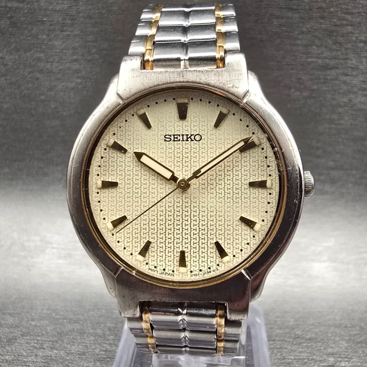 Seiko Watch Men 32mm Champagne Dial Two Tone Round V701-2B50 New Battery Vintage0