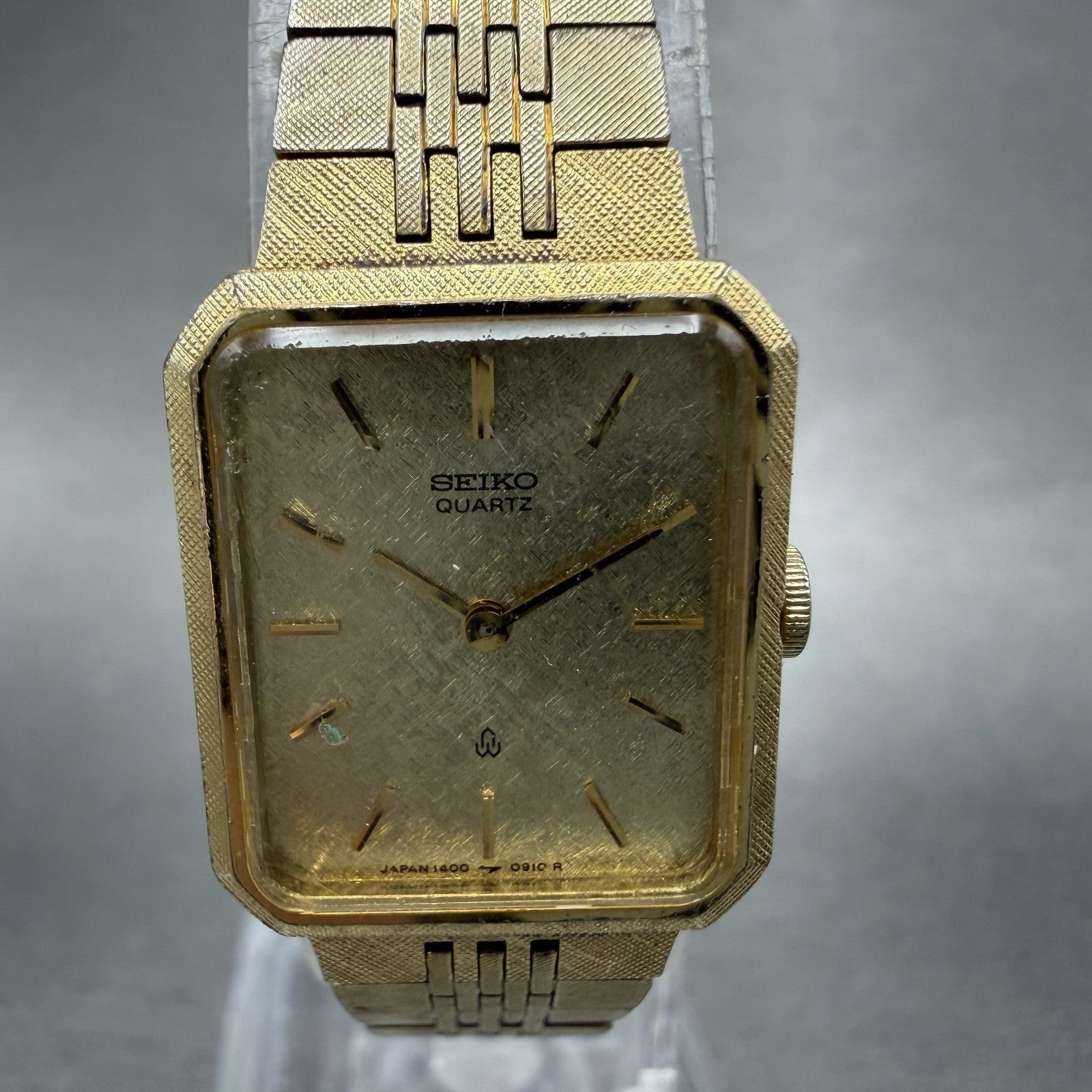 Seiko Tank Watch Women 17mm Champagne Dial Gold Tone 14005540 New Battery1