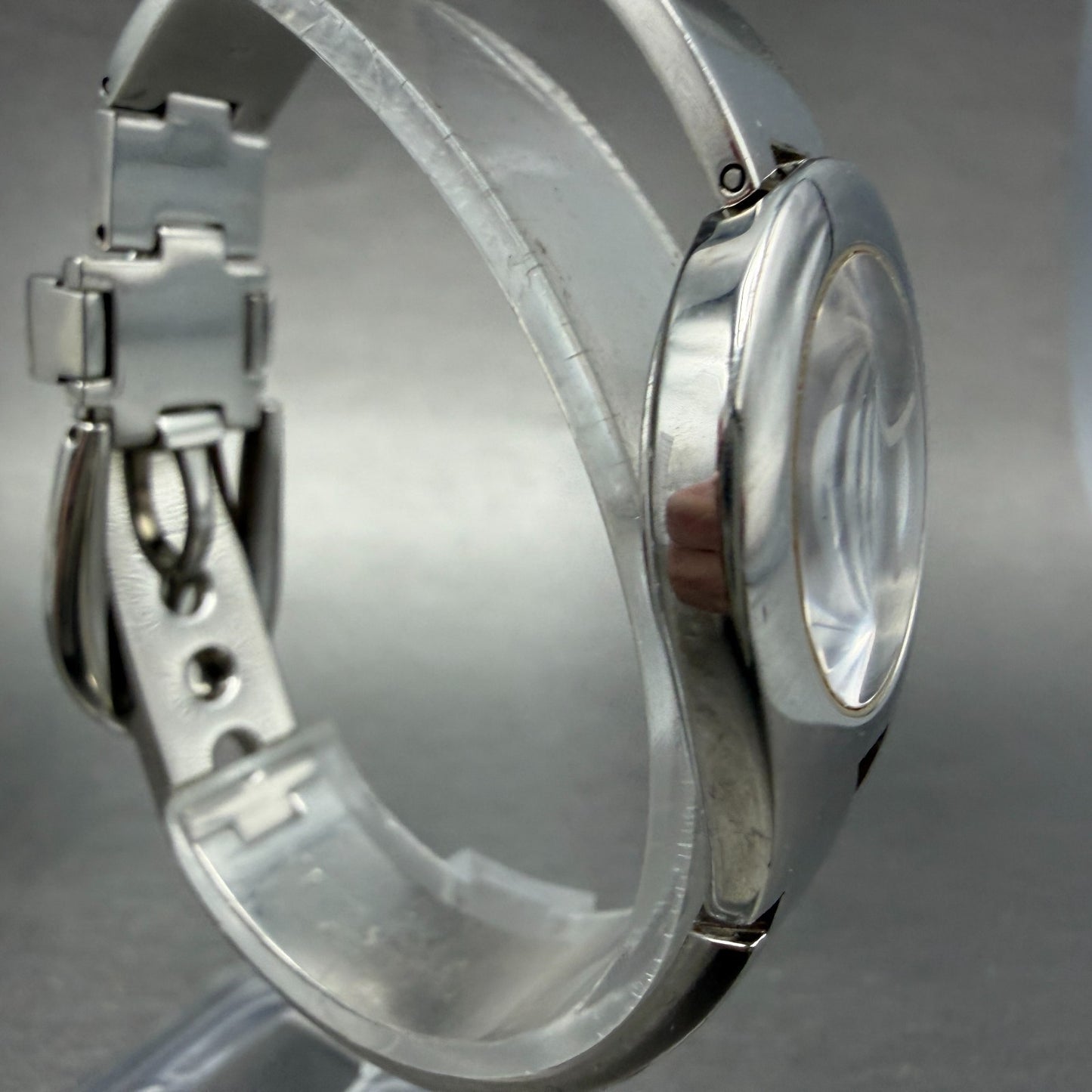 Gucci 6700L Watch Women 26mm Silver Dial Steel Case Round Bangle New Batt Mirror3