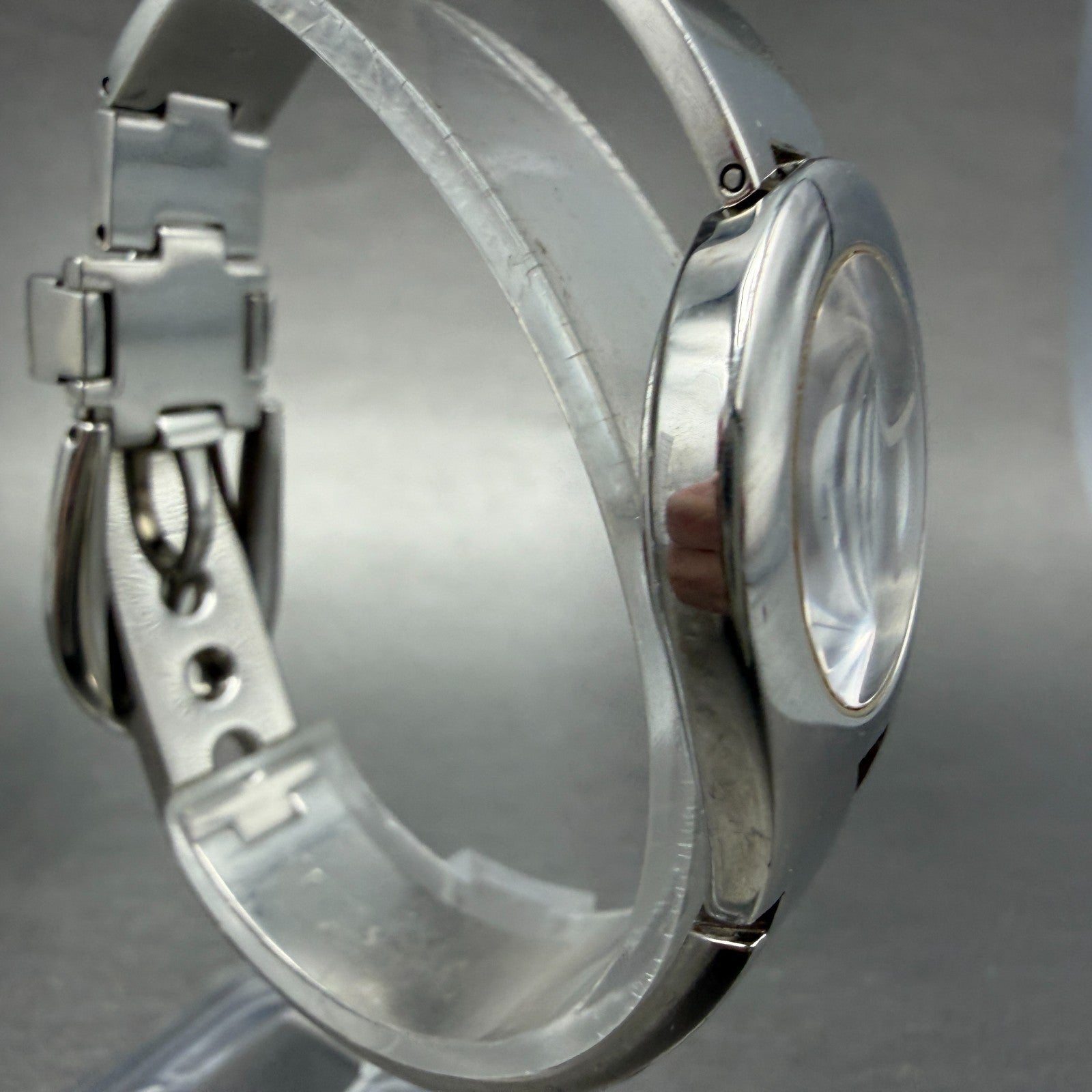 Gucci 6700L Watch Women 26mm Silver Dial Steel Case Round Bangle New Batt Mirror3