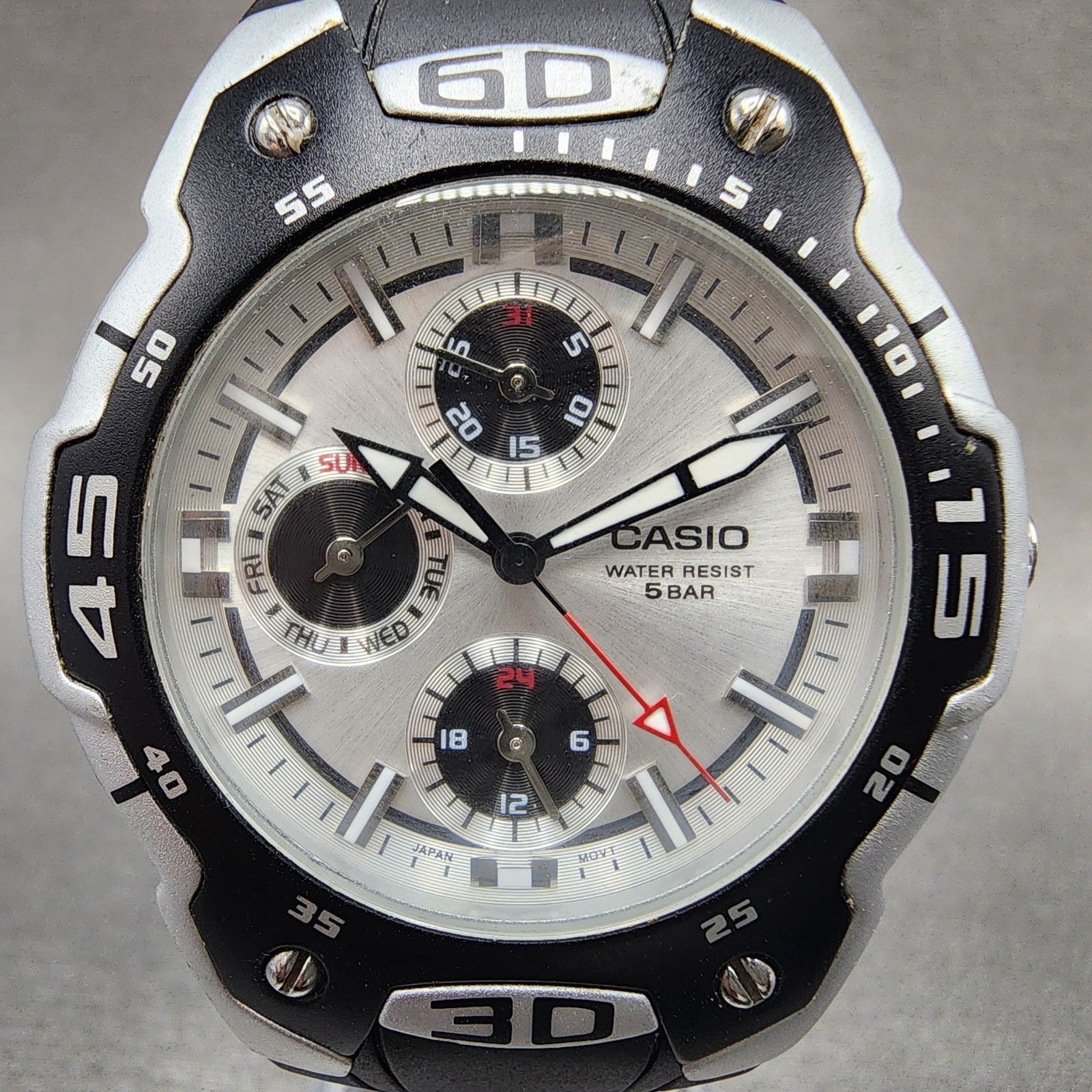 Casio MTP302 Watch Men 41mm Silver Dial Silver Tone Daydate Round New battery1