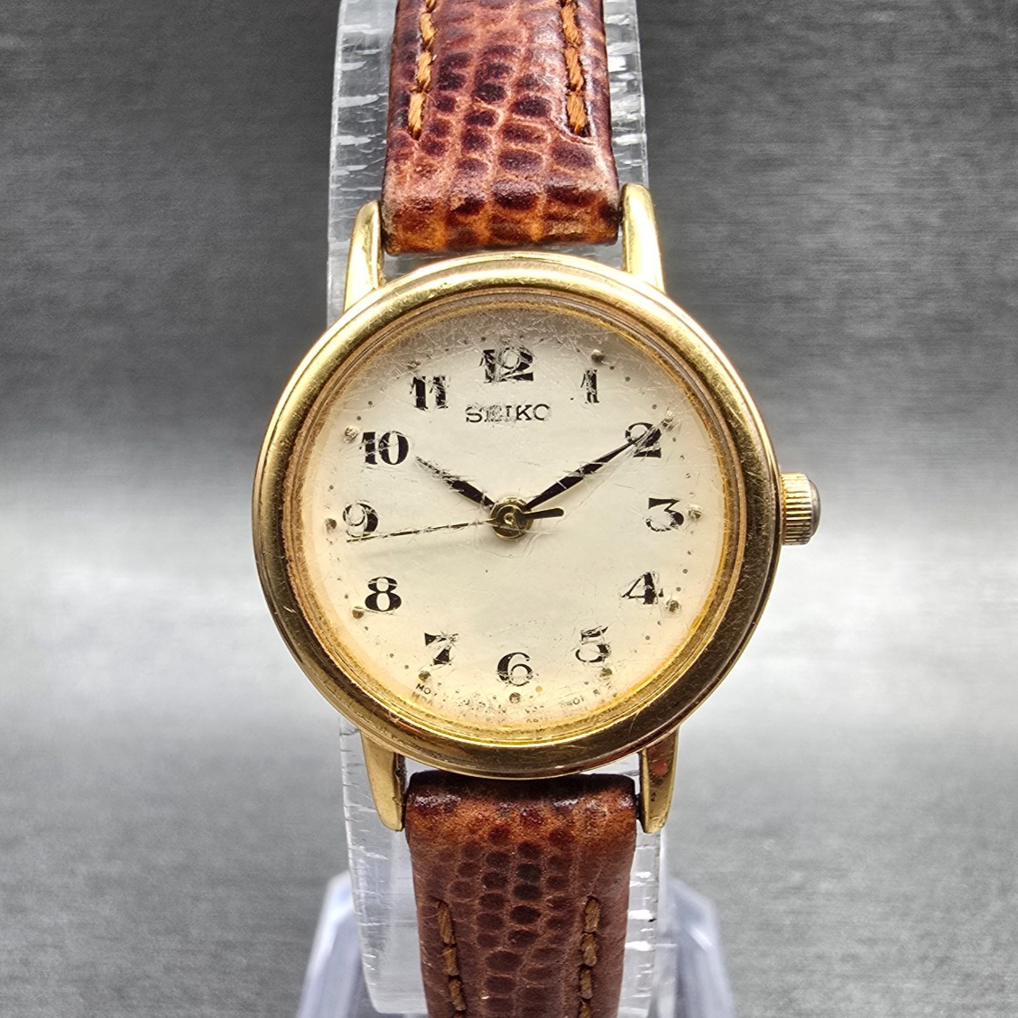 Seiko Watch Women 22mm Ivory Dial Gold Tone Round V401-1409 New Battery Vintage30