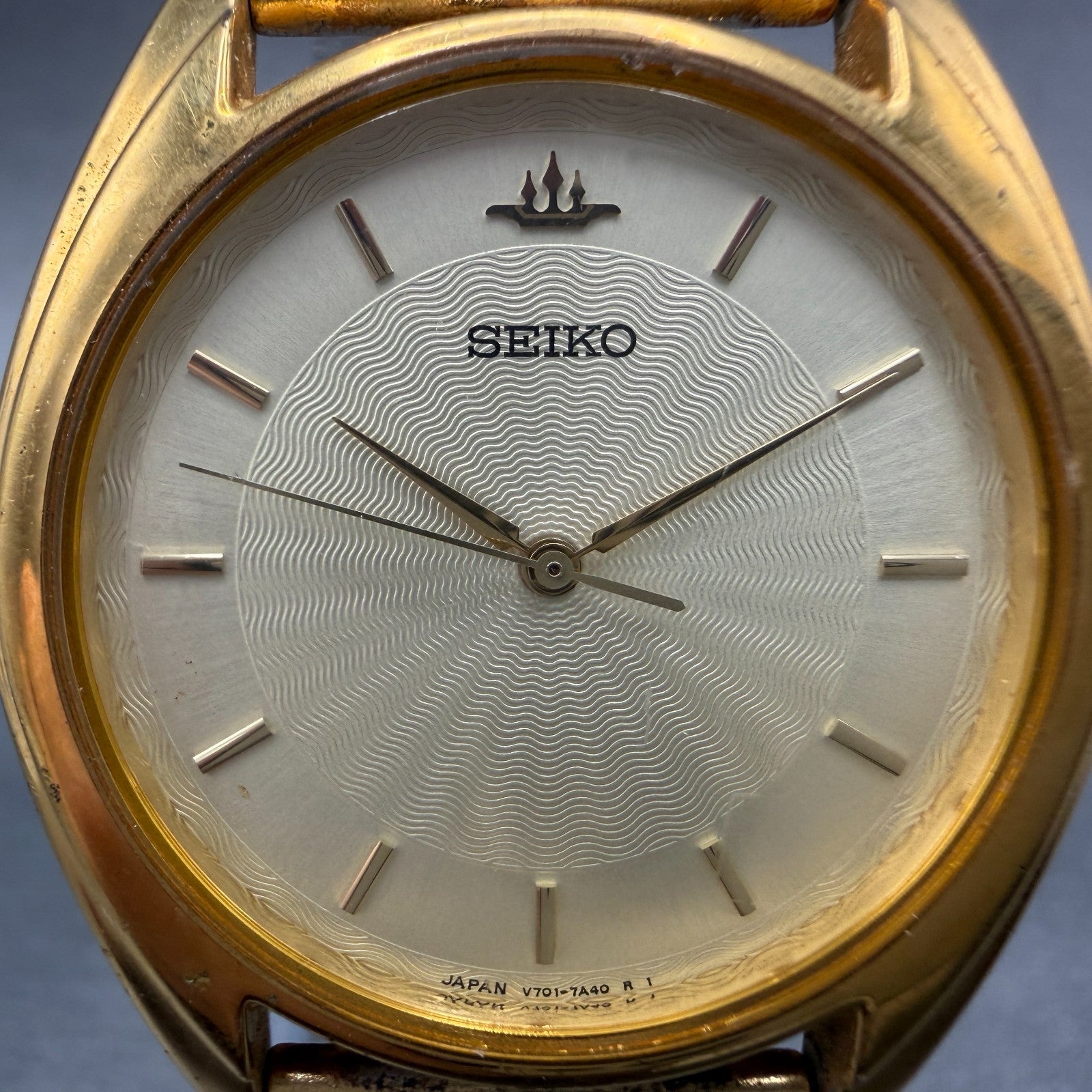 Seiko Watch Men 35mm Champagne Dial Gold Tone Round VTG V701-7A10 New Battery1