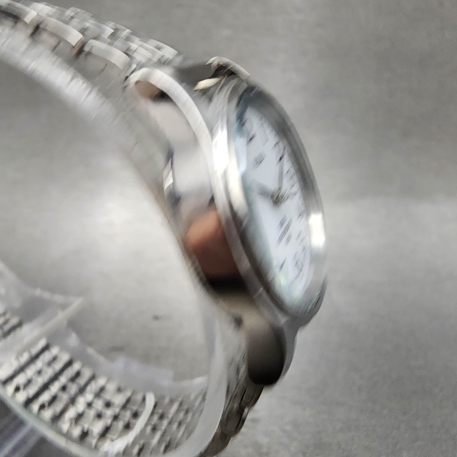 Seiko ALBA Solar Watch Women 25mm White Dial Silver Tone Round V1170AP0 Works3