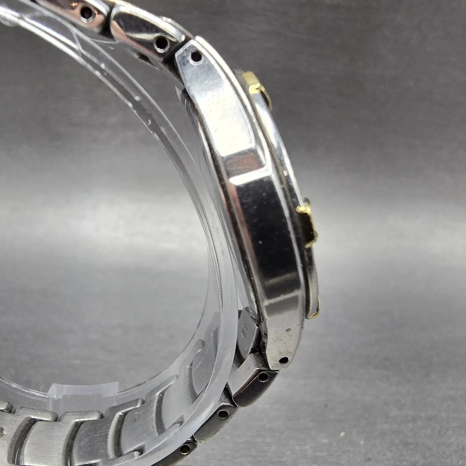Seiko Solar Watch Women 31mm MOP Dial Two Tone Date Round V137-0CA0 Runs3