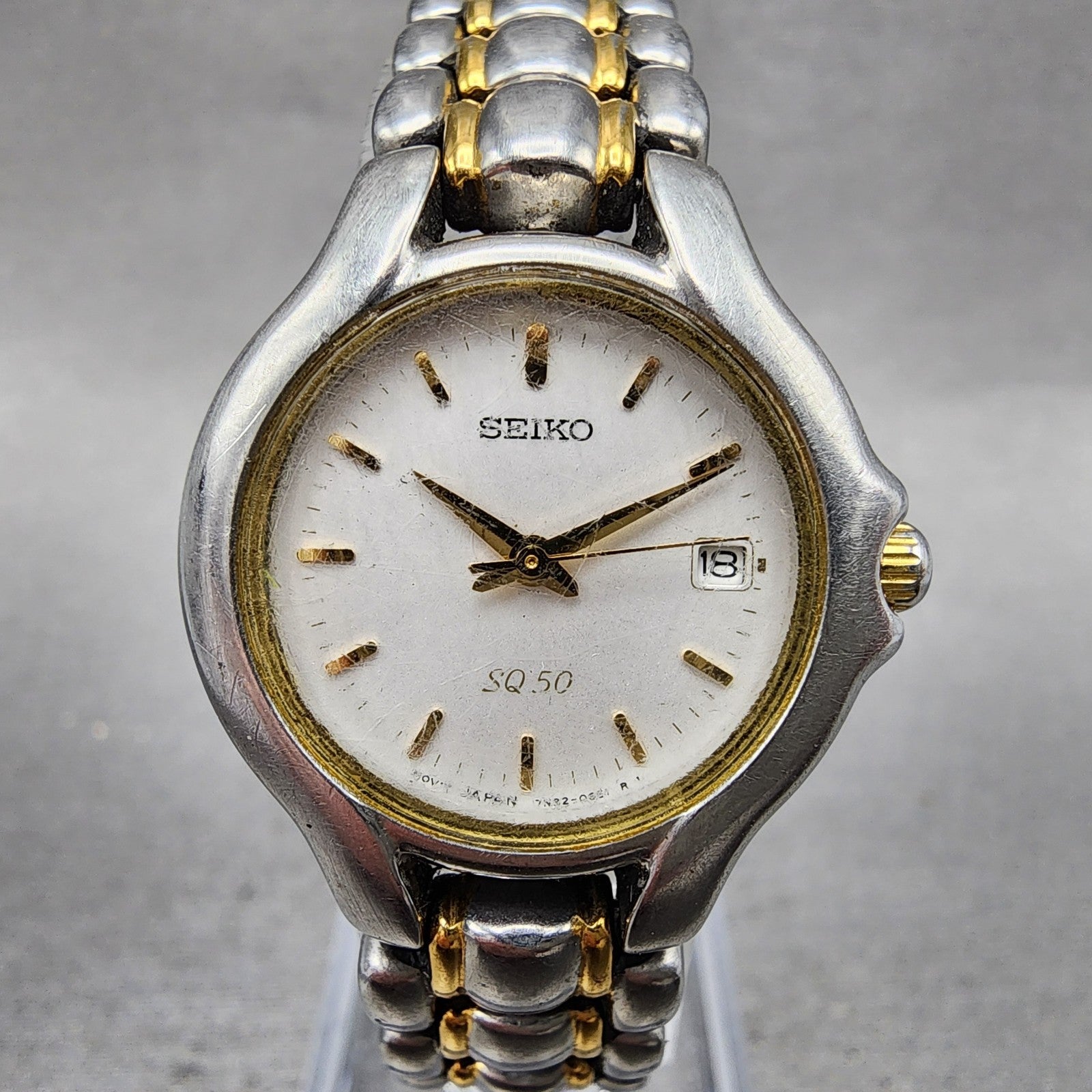 Seiko SQ 50 Watch Women 25mm White Dial Two Tone Date 7n820301 New Battery0
